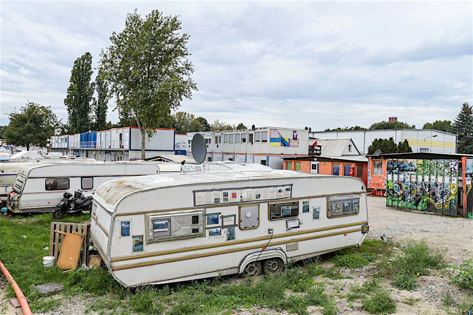 Der Trailerpark im Hönower Wiesenweg 24 wurde am Montagnachmittag geräumt, ohne Hilfe der Polizei.