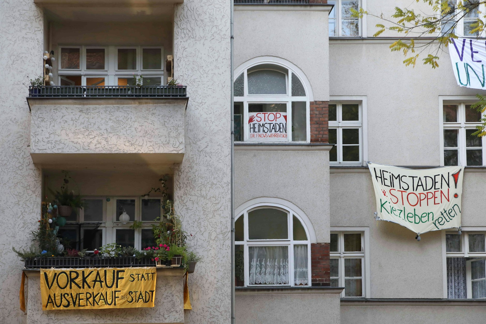 Sorgen von Anfang an: Als Heimstaden im Jahr 2020 auf den Markt drängte, protestierten die Mieter mehrerer Häuser dagegen, wie hier in der Finowstraße.