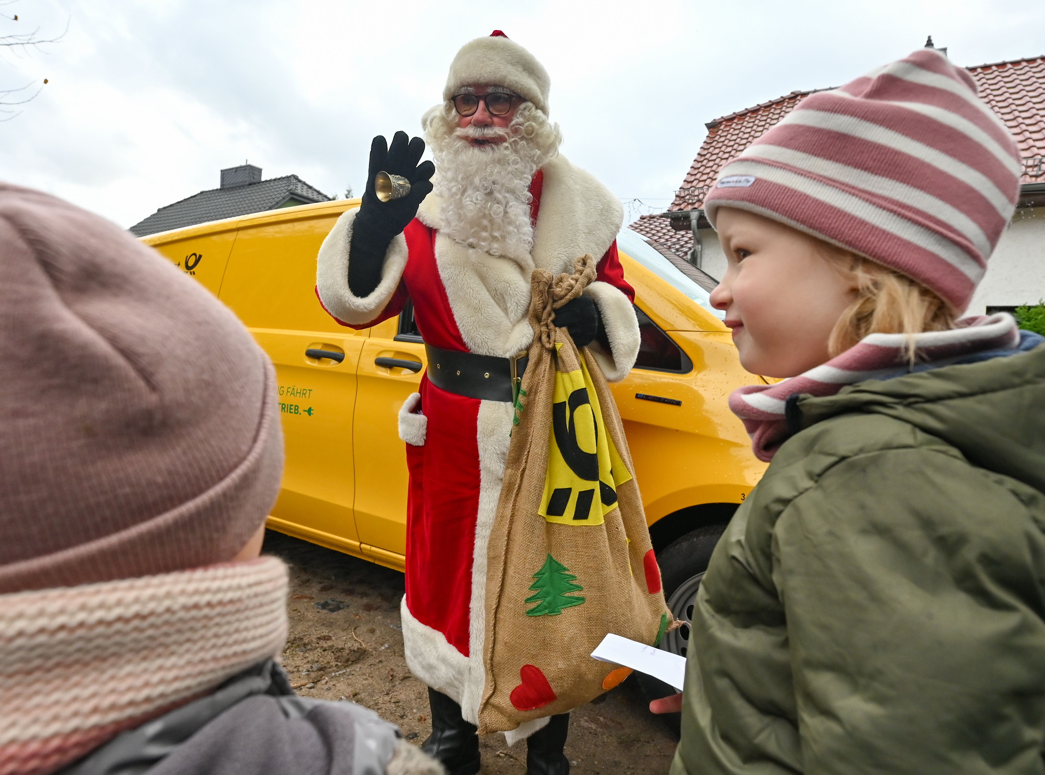 Saisonstart in Himmelpfort: Der Weihnachtsmann hat am Dienstag seine Arbeit begonnen