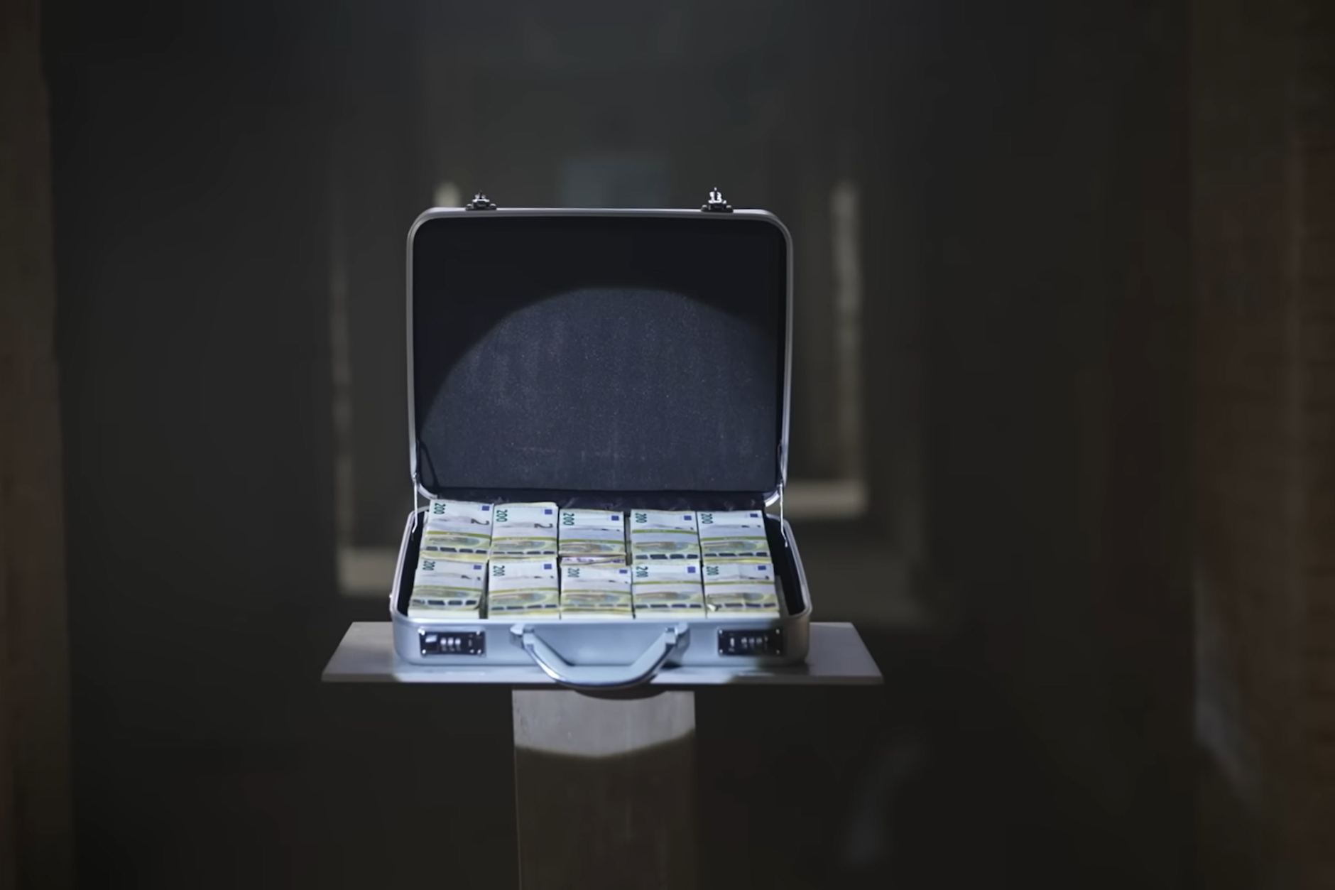 Um diesen Koffer ging es: Eine Million Euro versteckten Joko und Klaas irgendwo in Deutschland. Am Dienstagabend wurde der Schatz gefunden.