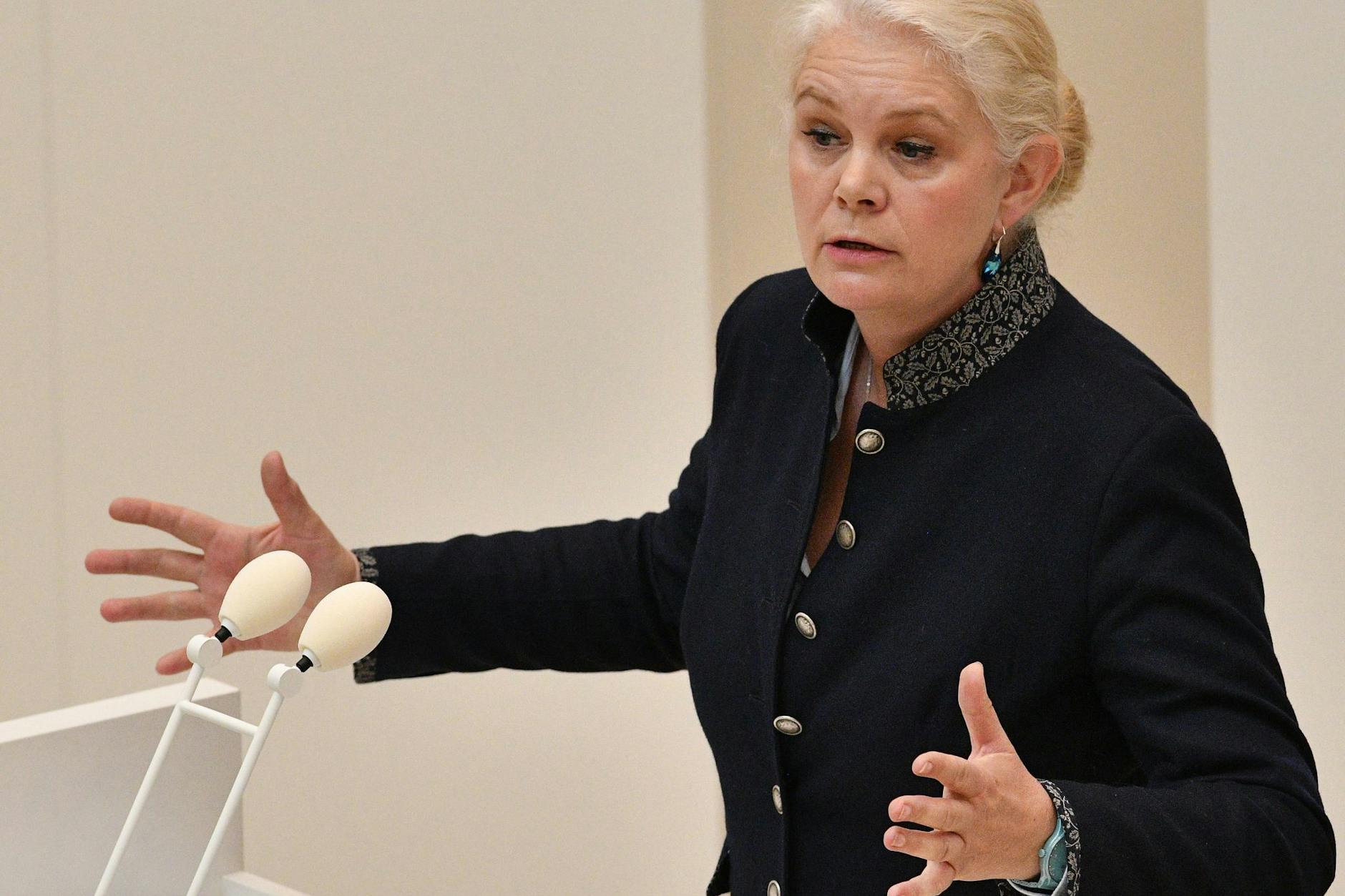 Die Uni Potsdam überprüft die Doktorarbeit von CDU-Bundestagsabgeordneten Saskia Ludwig.