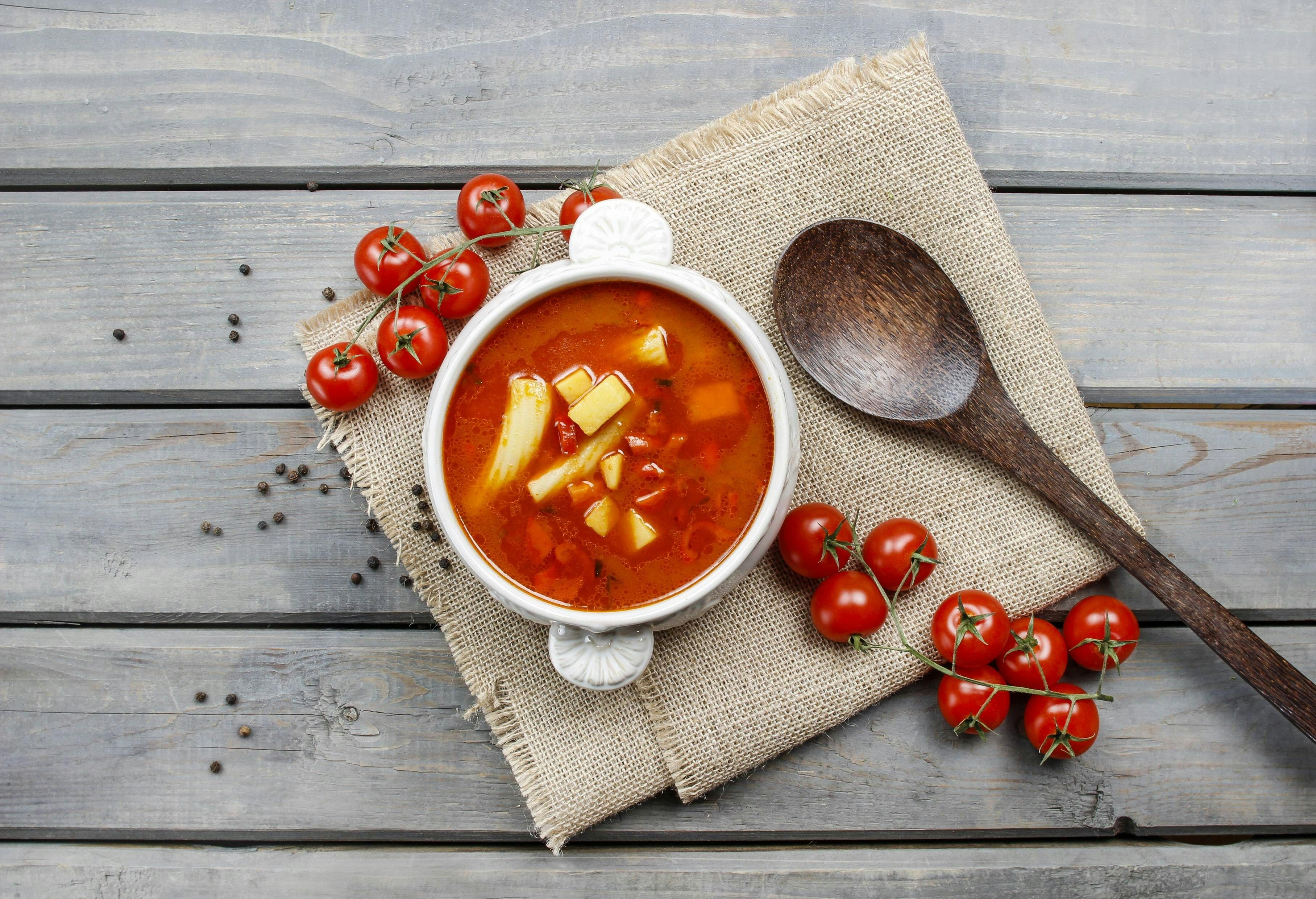 Geniales Rezept für Tomatensuppe mit Nudeln: Blitz-Gericht für wenig Geld! Geniales Rezept für Tomatensuppe mit Nudeln: Blitz-Gericht für wenig Geld!
