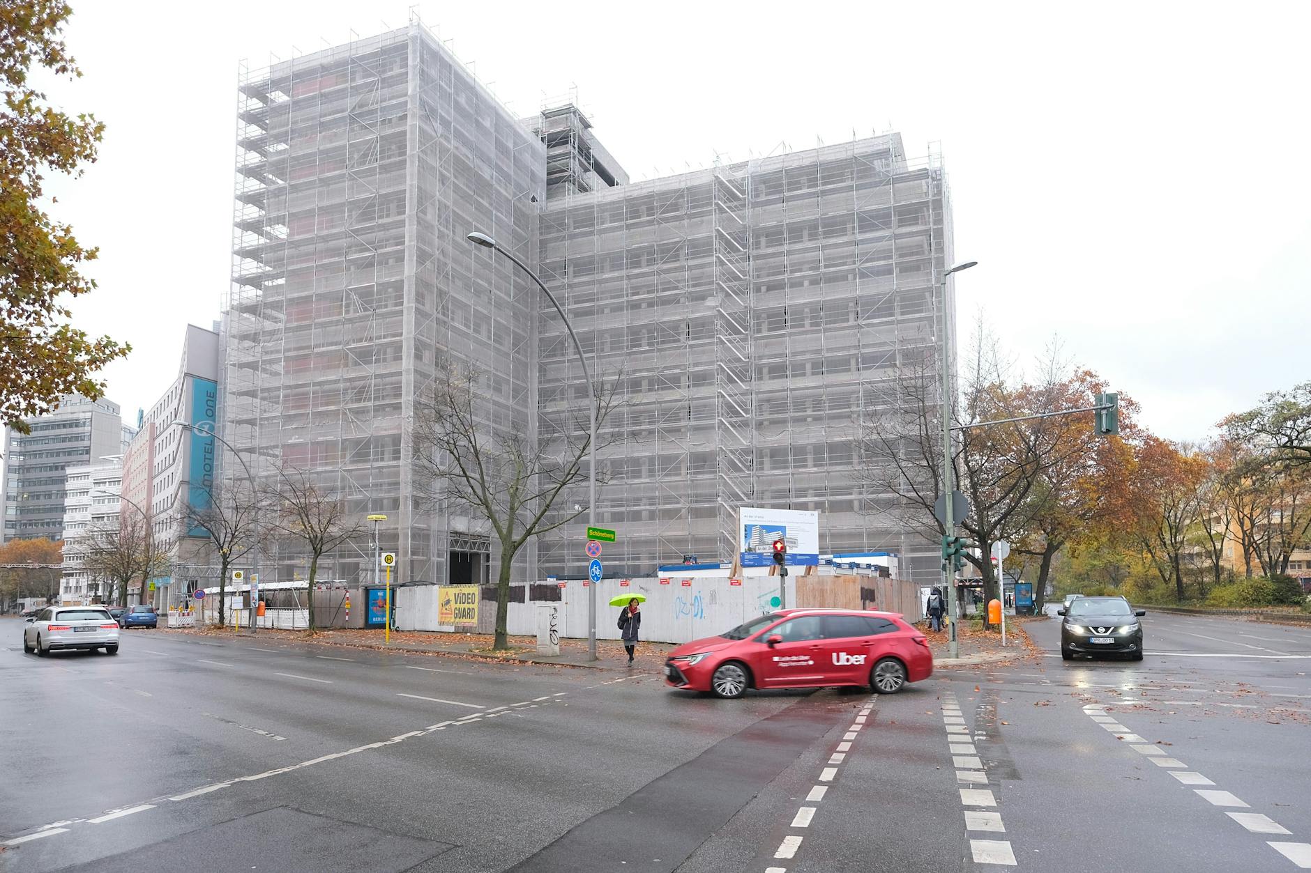 Soll abgerissen werden: das 1964 bis 1967 errichtete Gebäude An der Urania 4–10. 