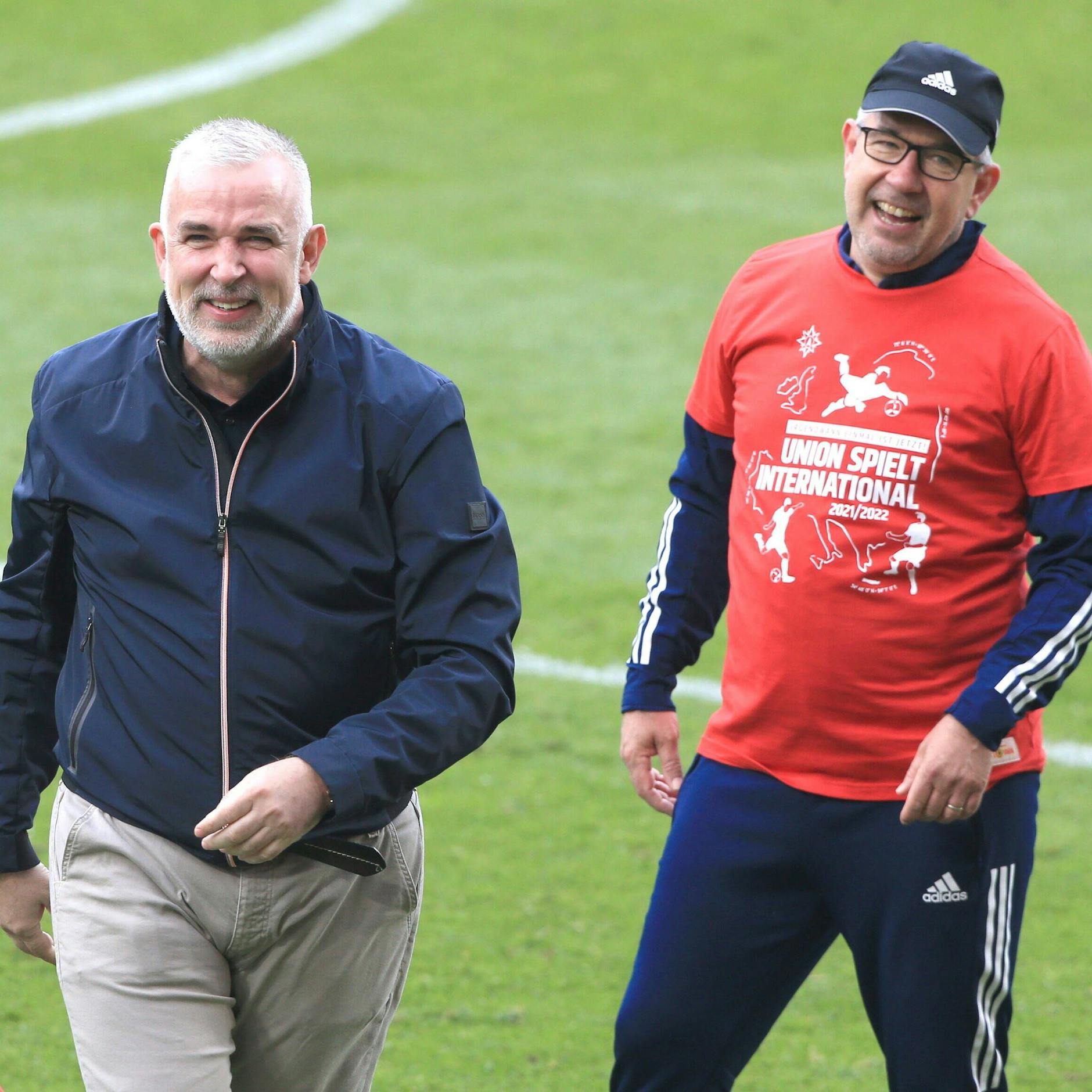 Ein Bild aus glücklichen Union-Tagen. Präsident Dirk Zingler und Coach Urs Fischer scherzen auf dem Trainingsplatz.