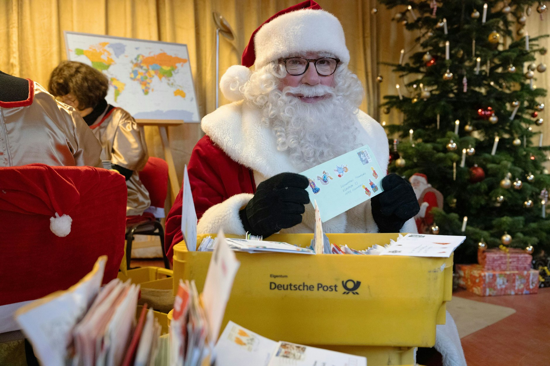 In Brandenburg beantwortet der Weihnachtsmann Wunschzettel