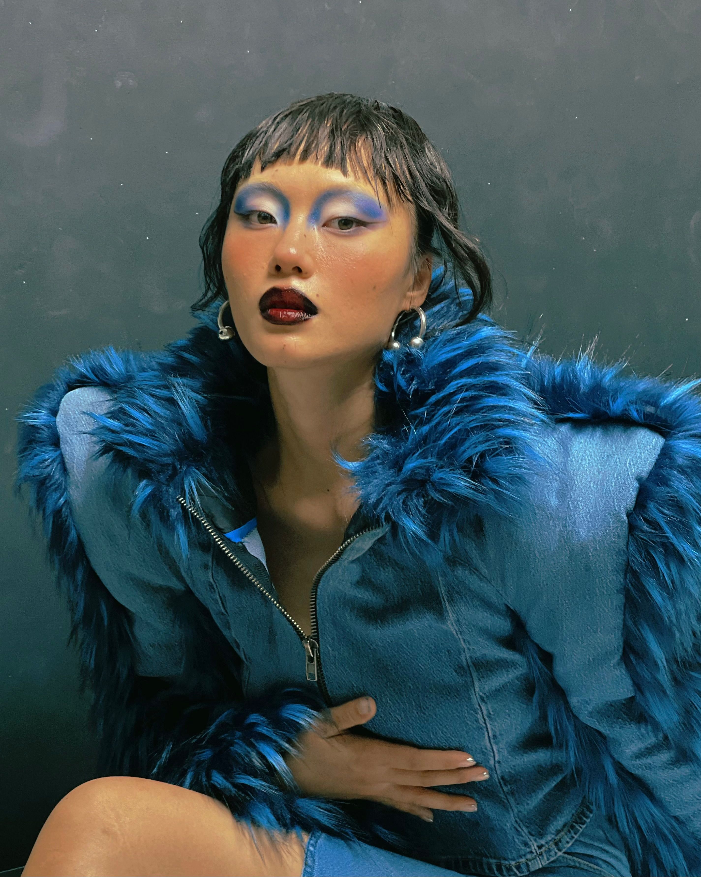 „Berlin ist viel Vintage, viel Schwarz“ - 10 Fragen über Mode an Model und Content Creator Kicki Yang Zhang aus Berlin