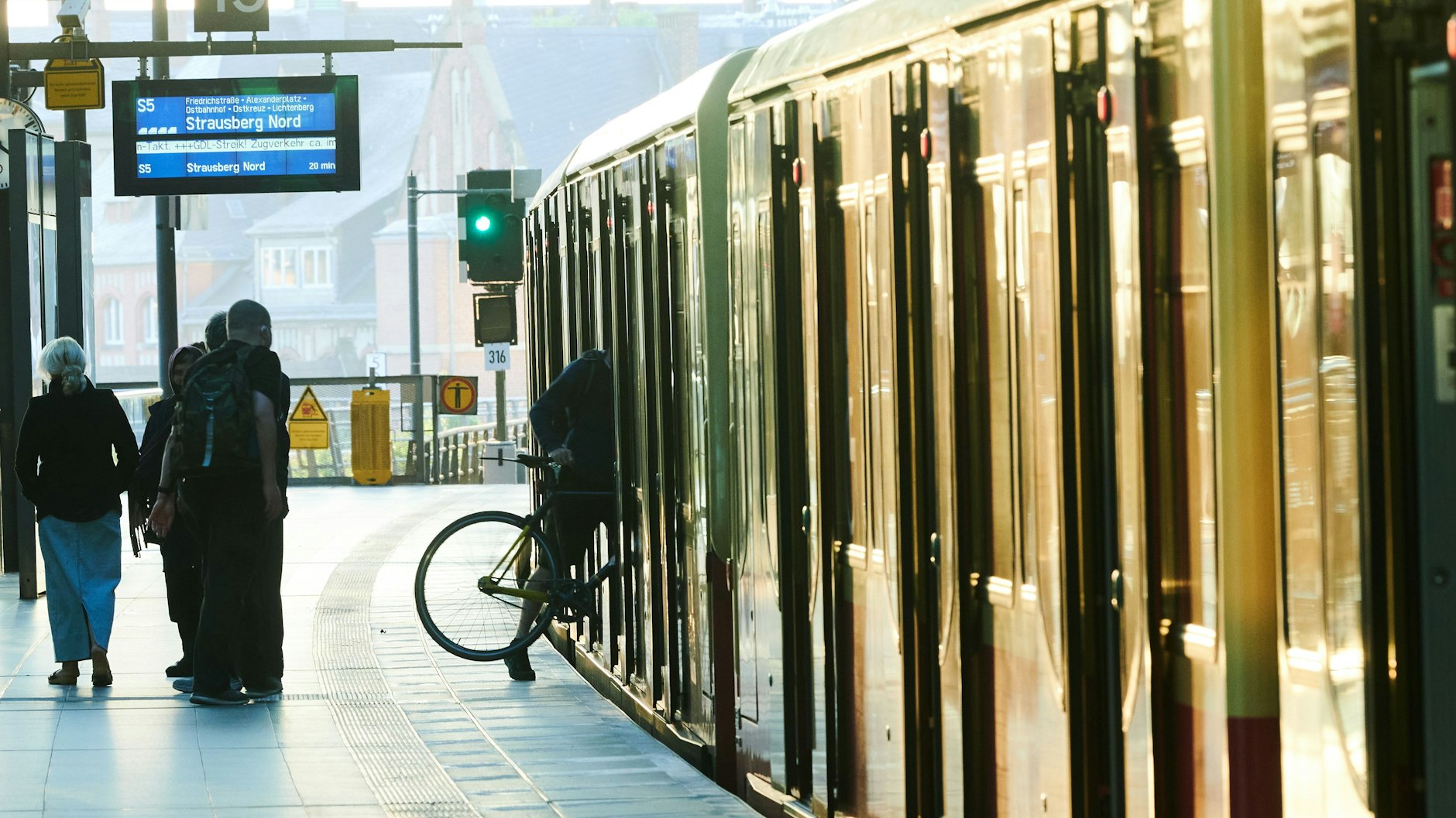 Auch die S-Bahn ist vom Streik betroffen. Nur wenige Züge sollen fahren.