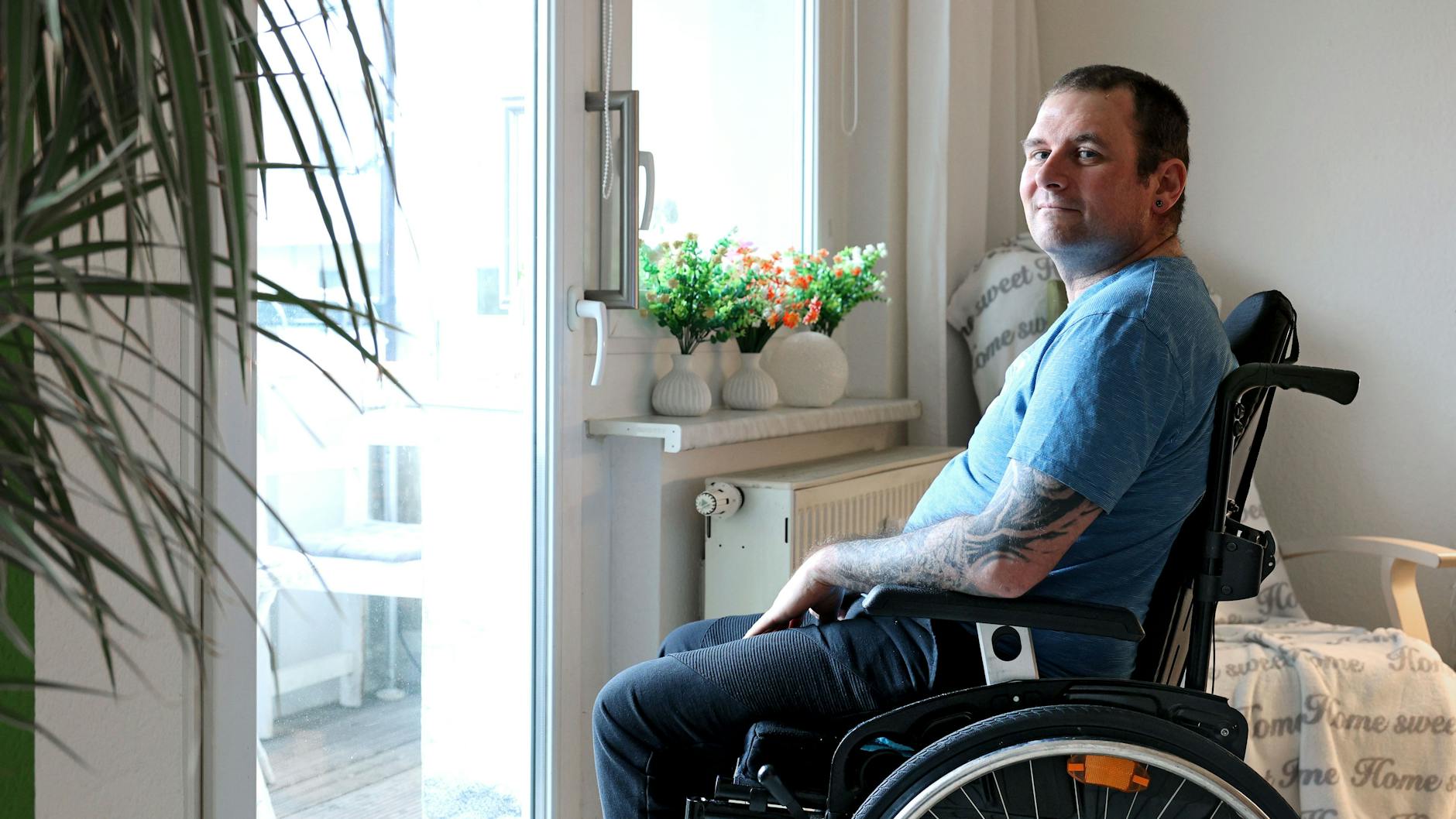 Sven Wegner (37) würde gern wieder mit seinen Freunden zum Kartenspielen. 