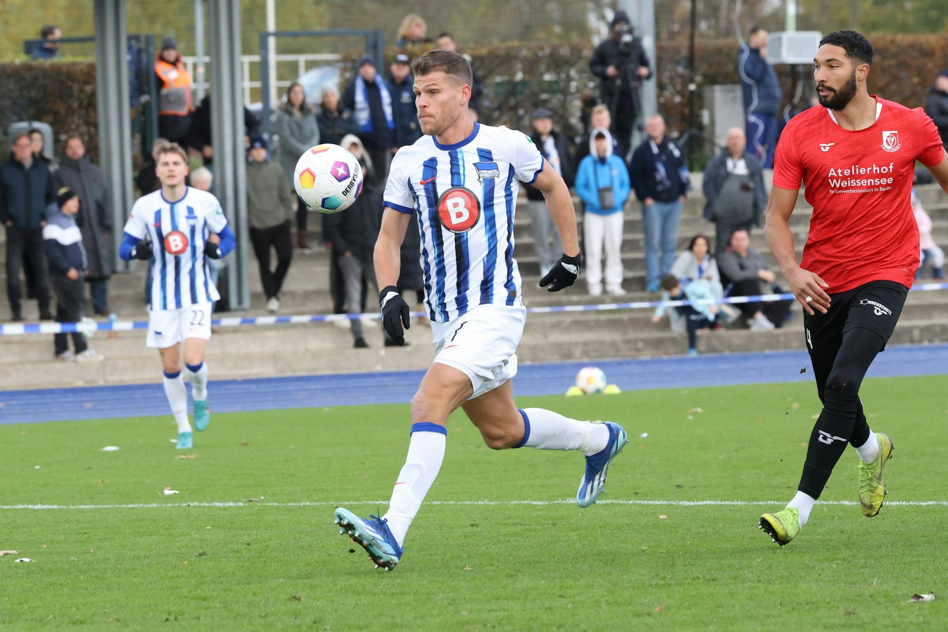 Herthas Stürmer Florian Niederlechner traf beim Test gegen Altglienicke doppelt.