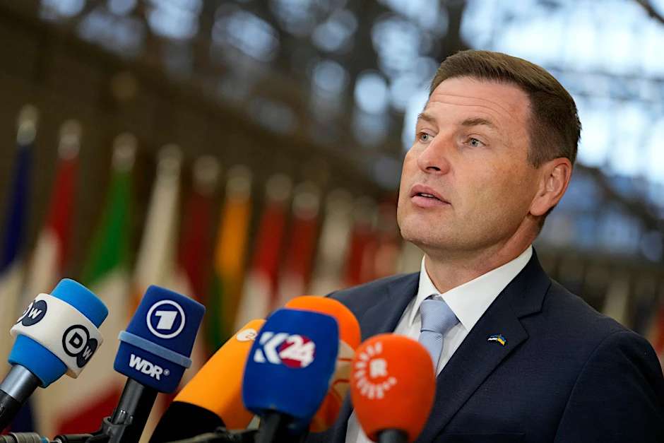 Estlands Verteidigungsminister Hanno Pevkur äußert sich zum EU-Munitionsplan für die Ukraine.  