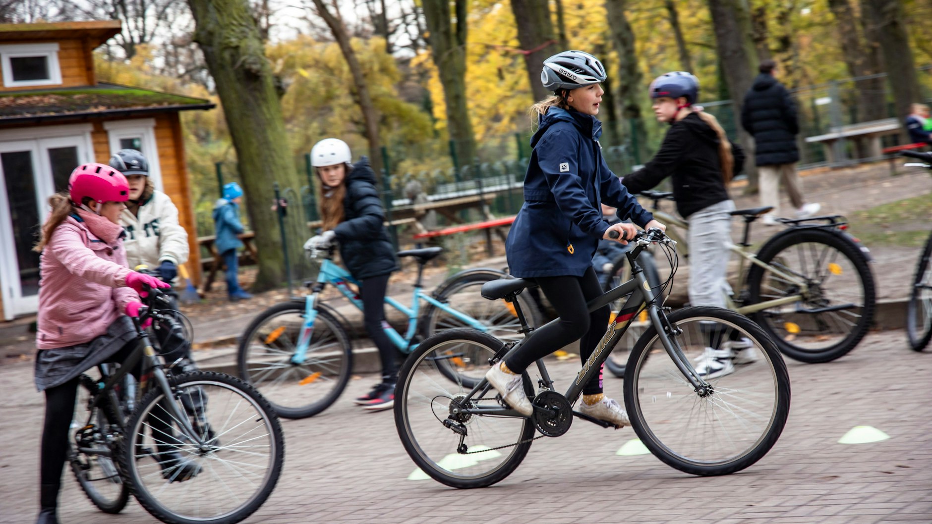 Auf zehn Kinder kommt ein Kind, das nicht richtig Fahrrad fahren kann. Hier knüpfen die Wheel Divas an.