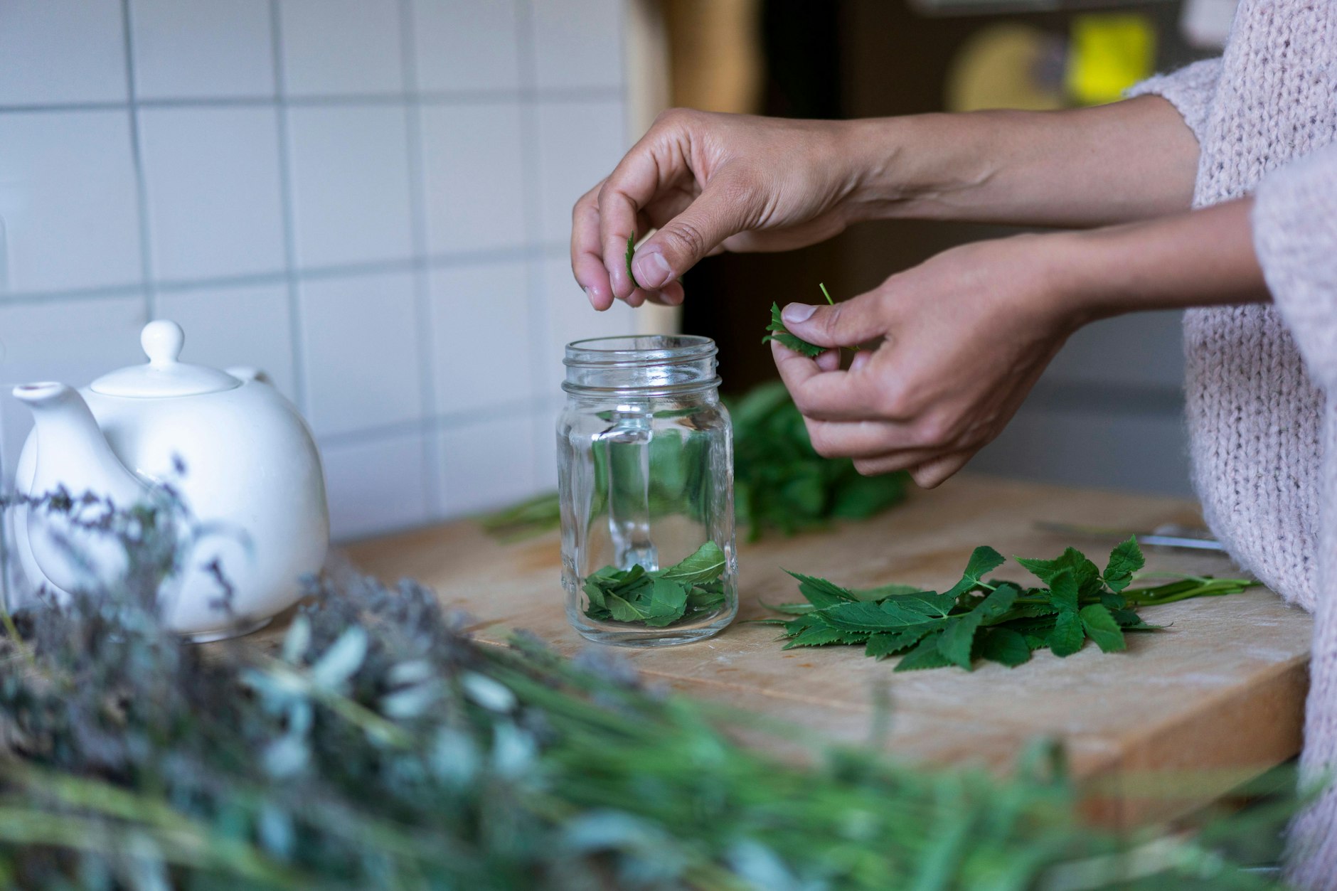 Aus verschiedenen Kräutern kann man sich selbst einen gesunden Tee brühen.&nbsp;