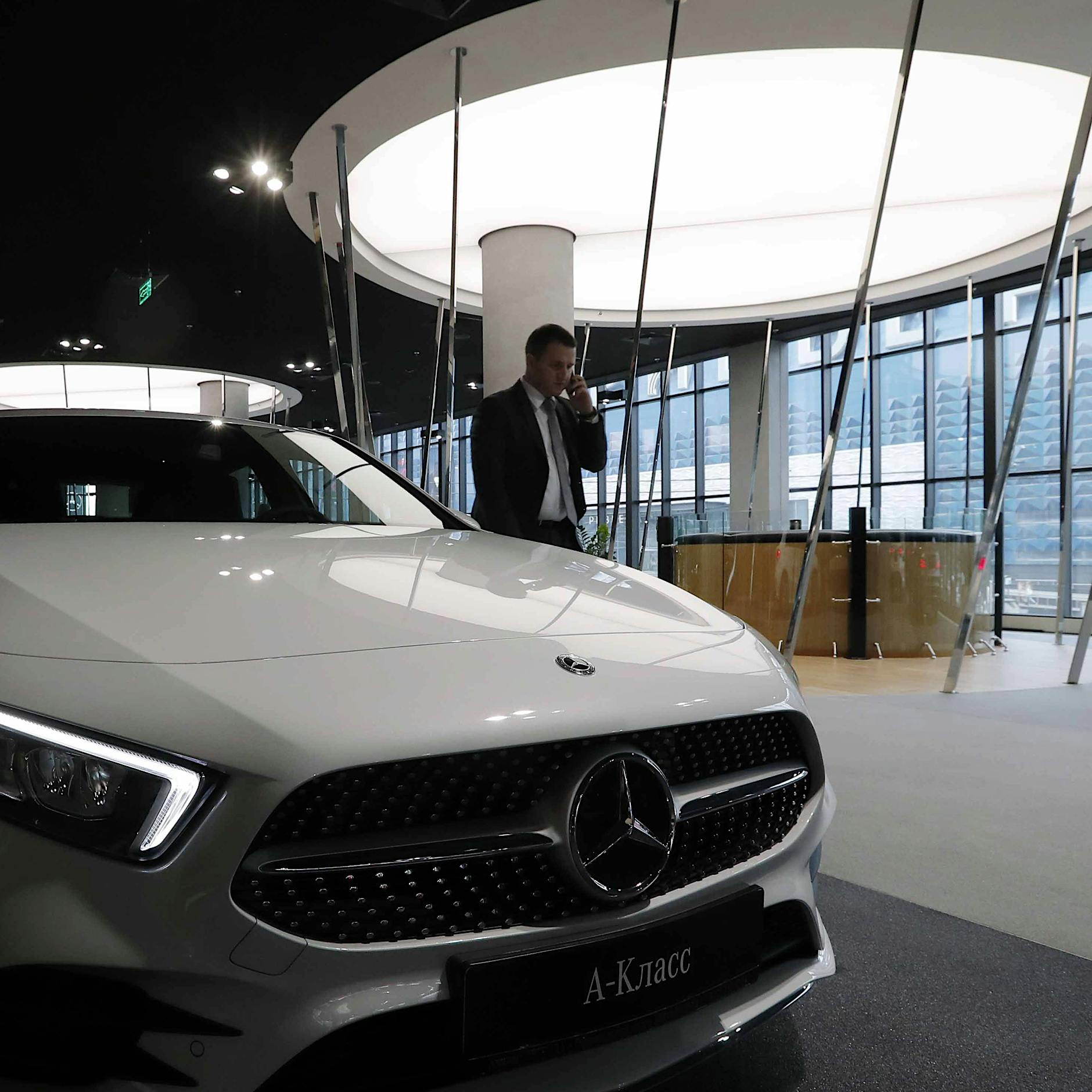 Russen beschweren sich nach Sanktionen über deutsche Autos: „Stehen nutzlos in Garagen rum“