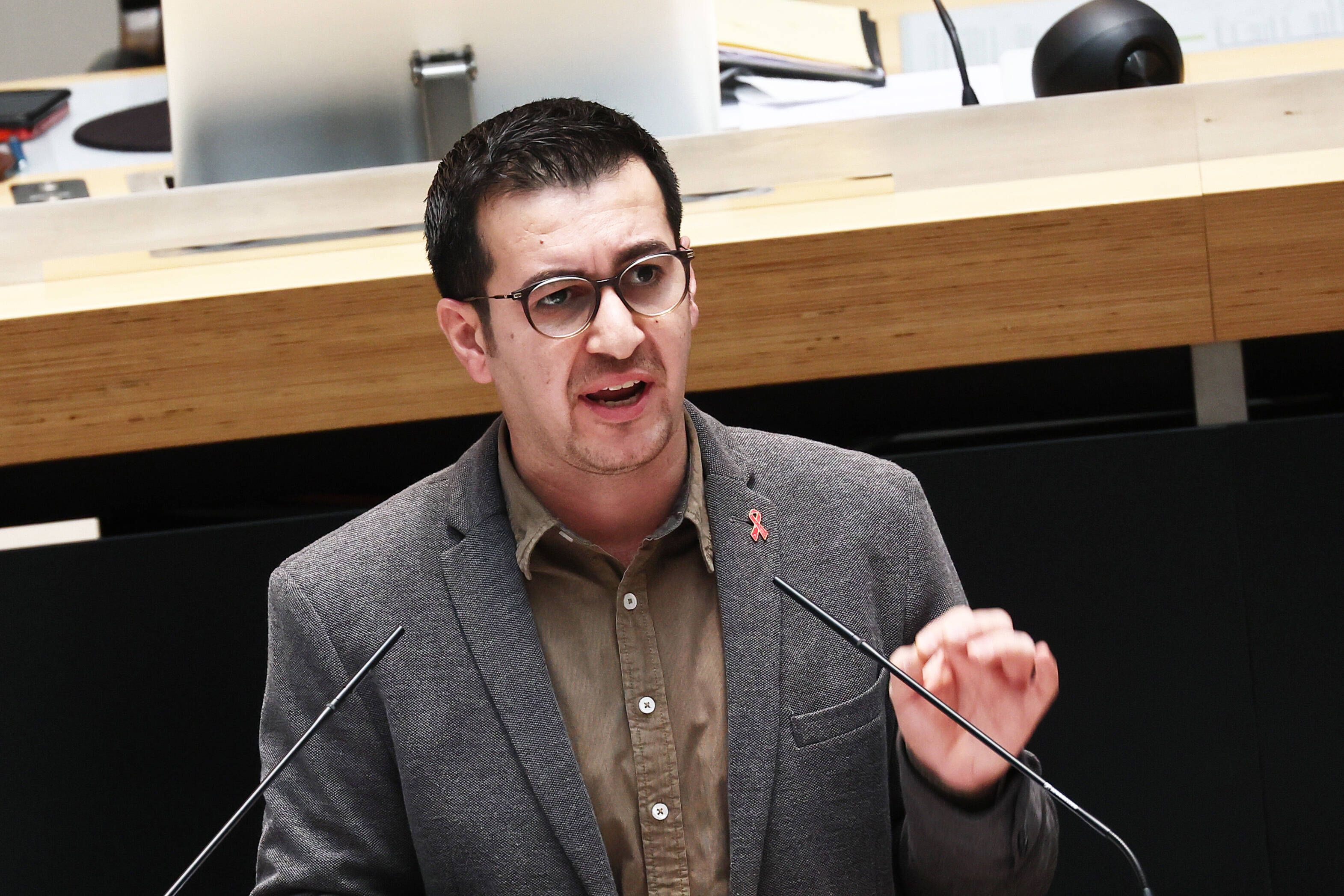 Kot-Attacke auf Berliner Grünen-Abgeordneten Jian Omar: Staatsschutz ermittelt