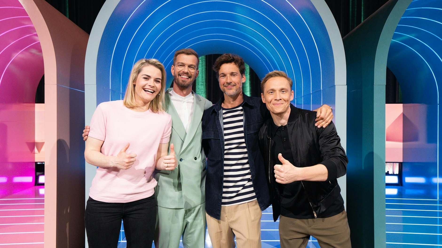 Der Cast der aktuellen Staffel von „Wer stiehlt mir die Show?“: Hazel Brugger, Moderator Joko Winterscheidt, Florian David Fitz und Matthias Schweighöfer.