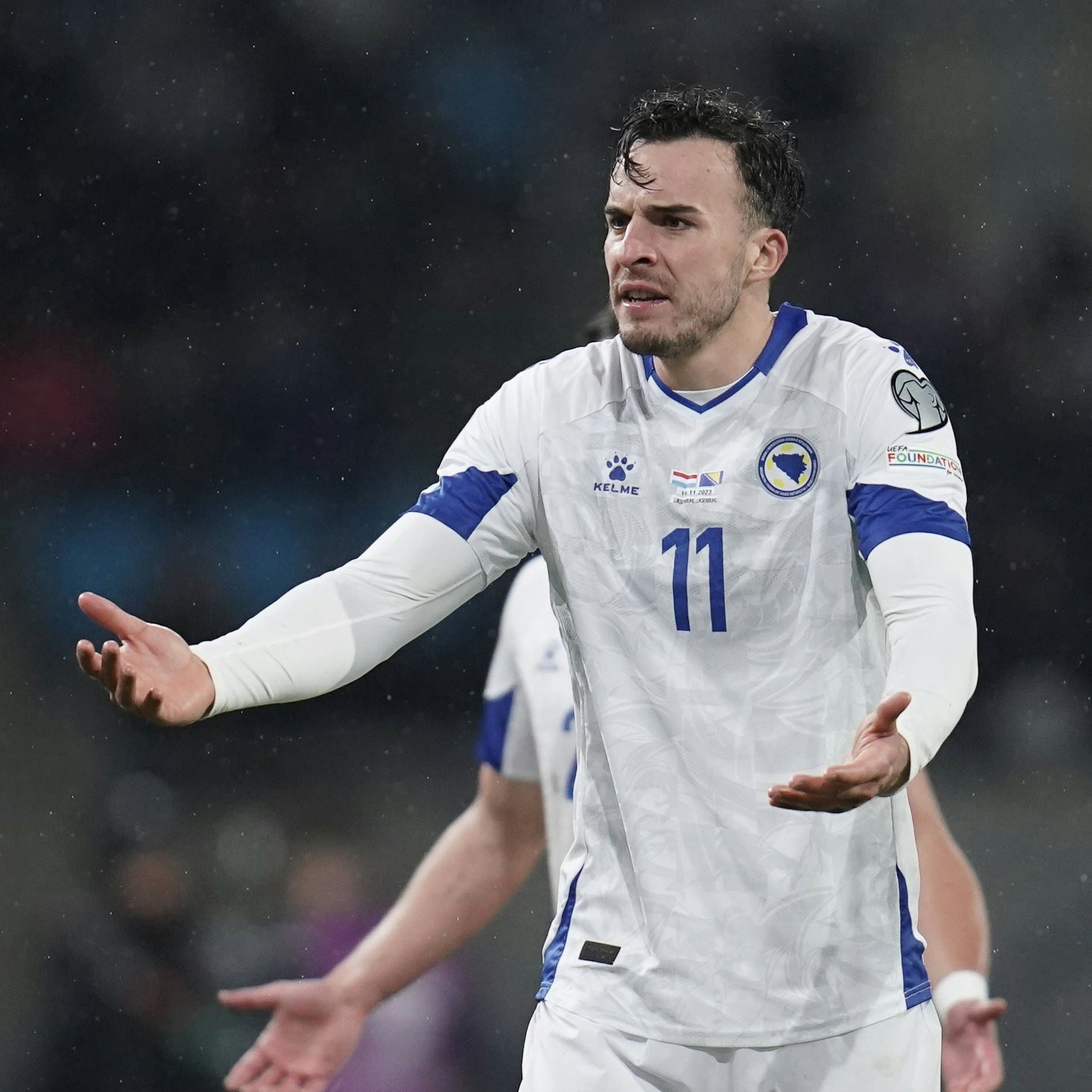Herthas Stürmer Haris Tabakovic verlor bei seinem Spiel für Bosnien 1:4 in Luxemburg.
