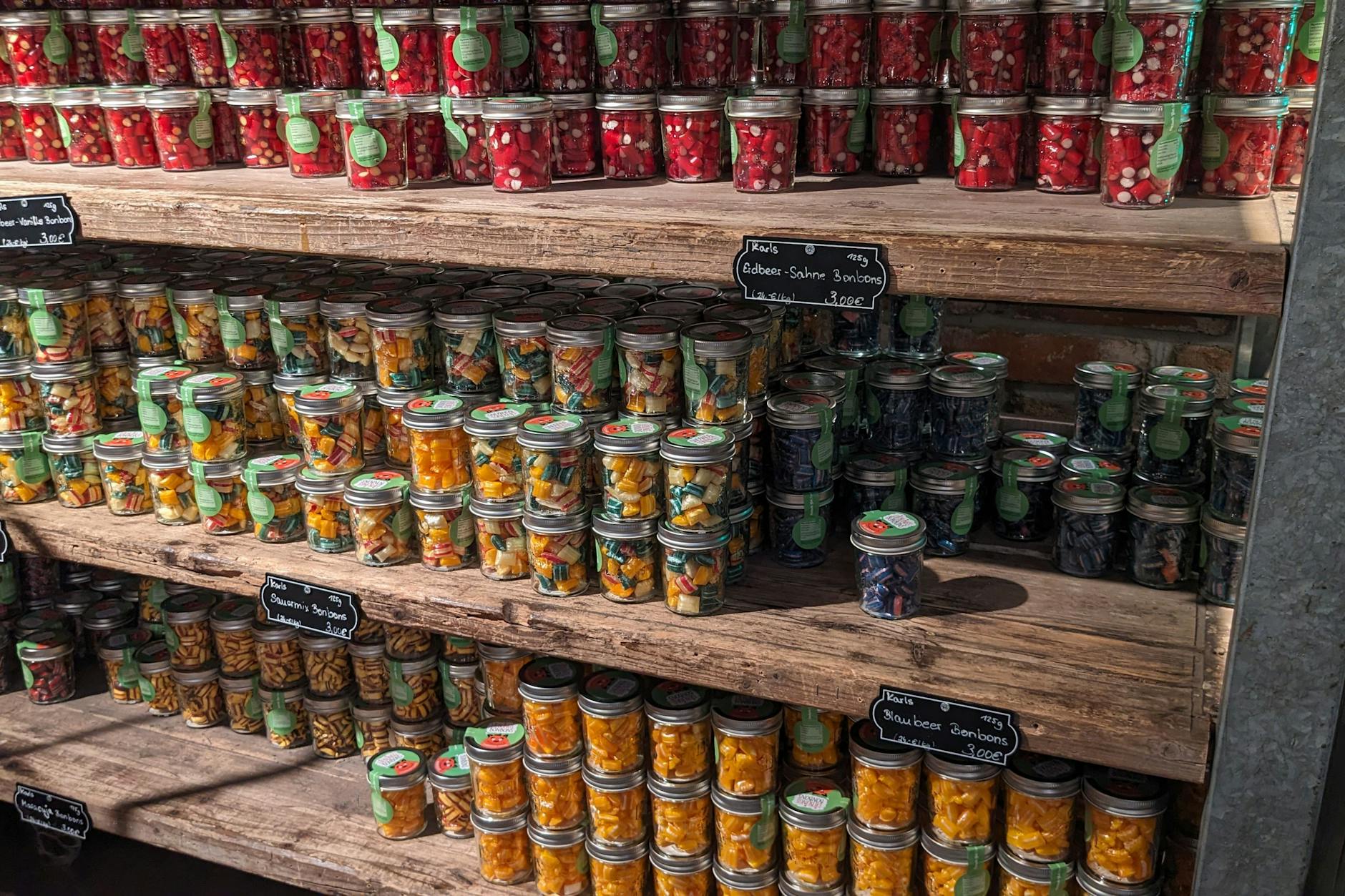 Karls Erdbeer-Imperium ist auch ein Bonbon-Eldorado.