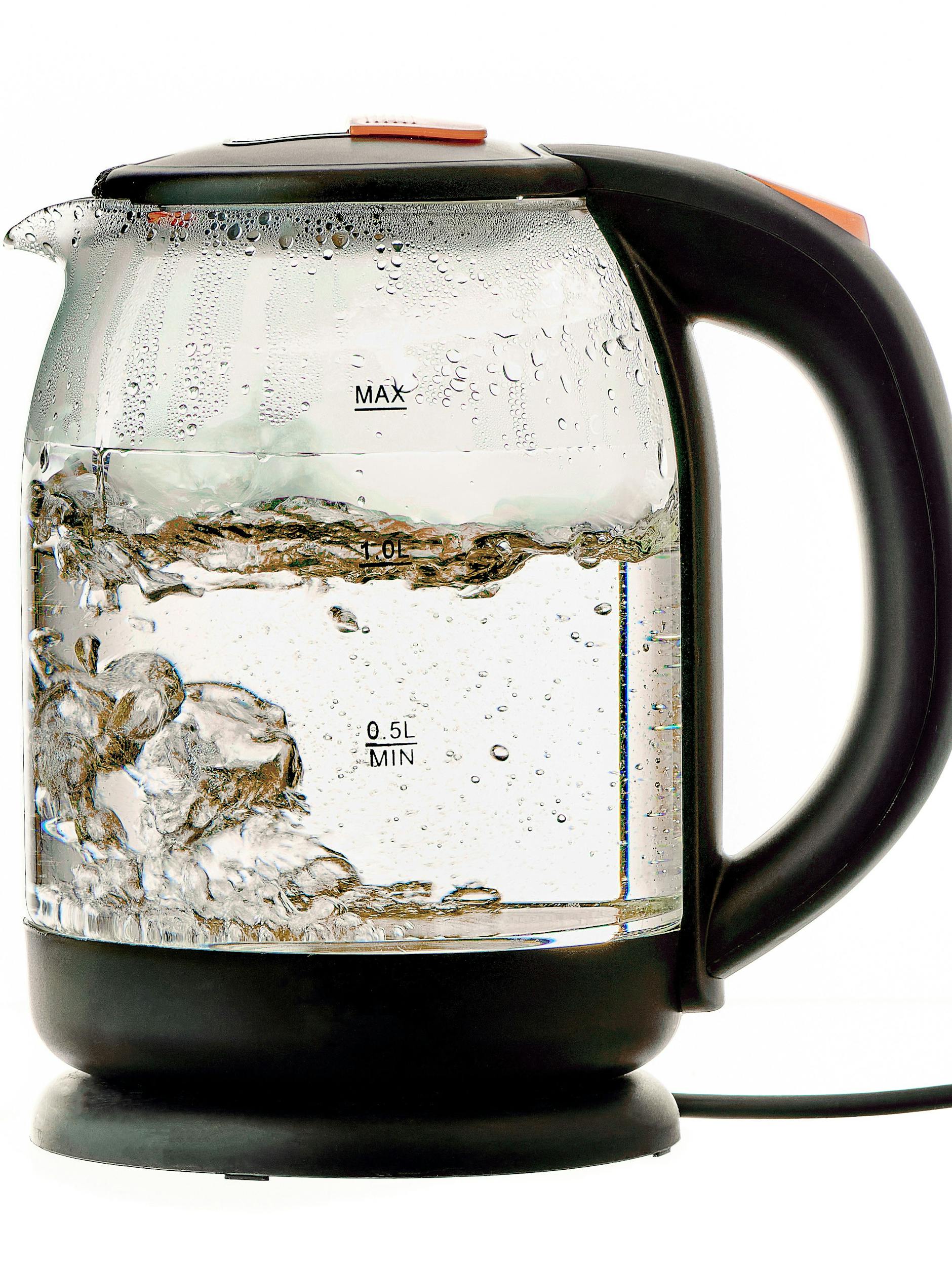 Wasser aus dem Wasserkocher erneut aufzukochen, ist ungefährlich.