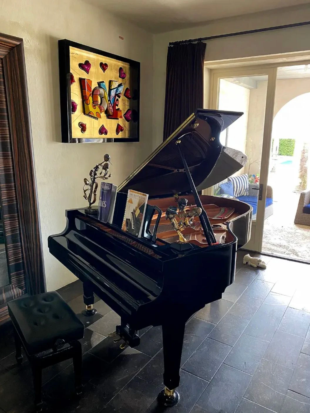 Der Yamaha-Flügel war das Familieninstrument, auf dem Phil seinem heute 22-jährigen Sohn Nicholas das Klavierspielen beigebracht hatte.