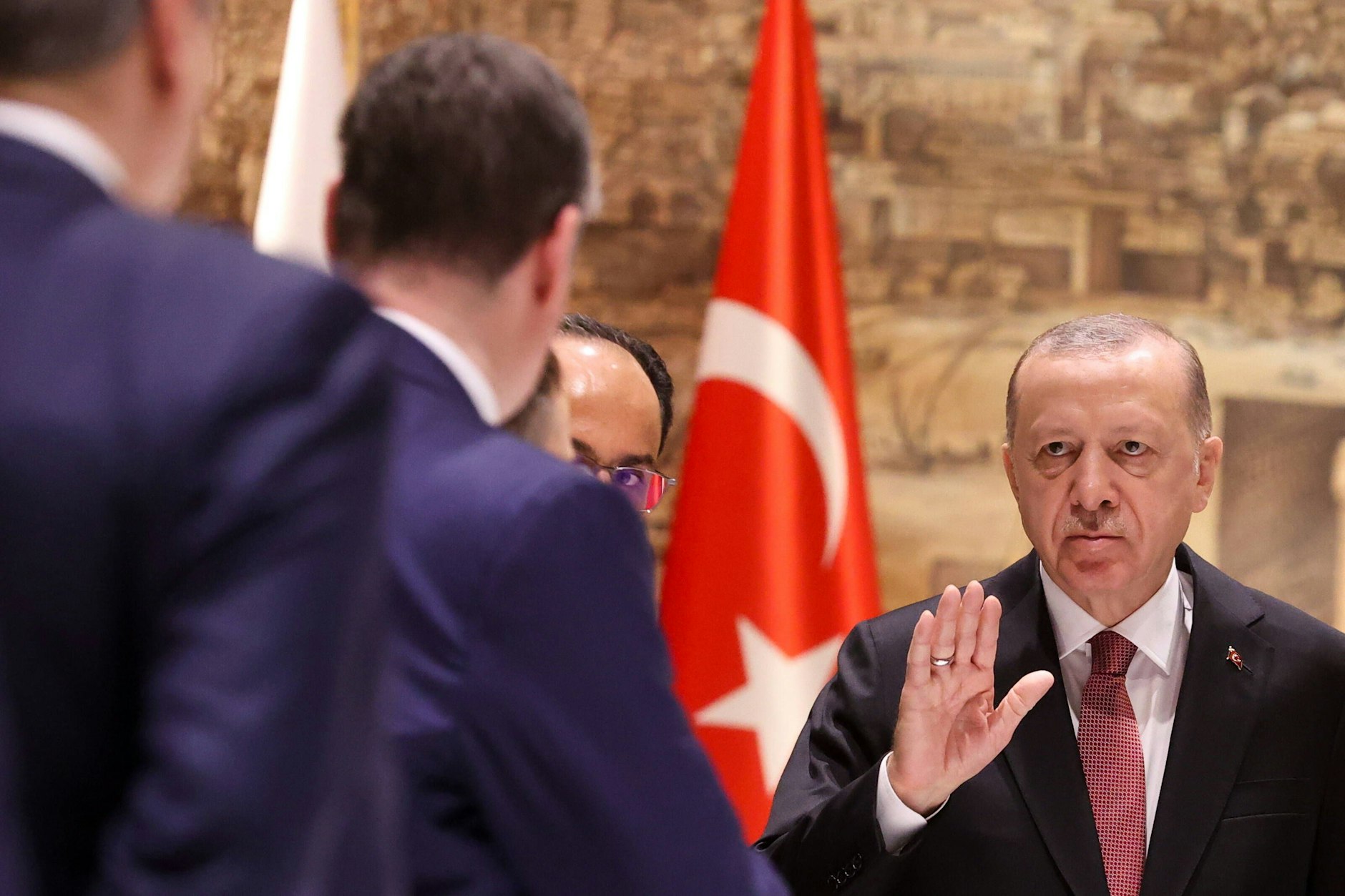29.03.2022: Der türkische Präsident Recep Tayyip Erdogan nimmt an den russisch-ukrainischen Verhandlungen im Dolmabahce-Palast in Istanbul teil.