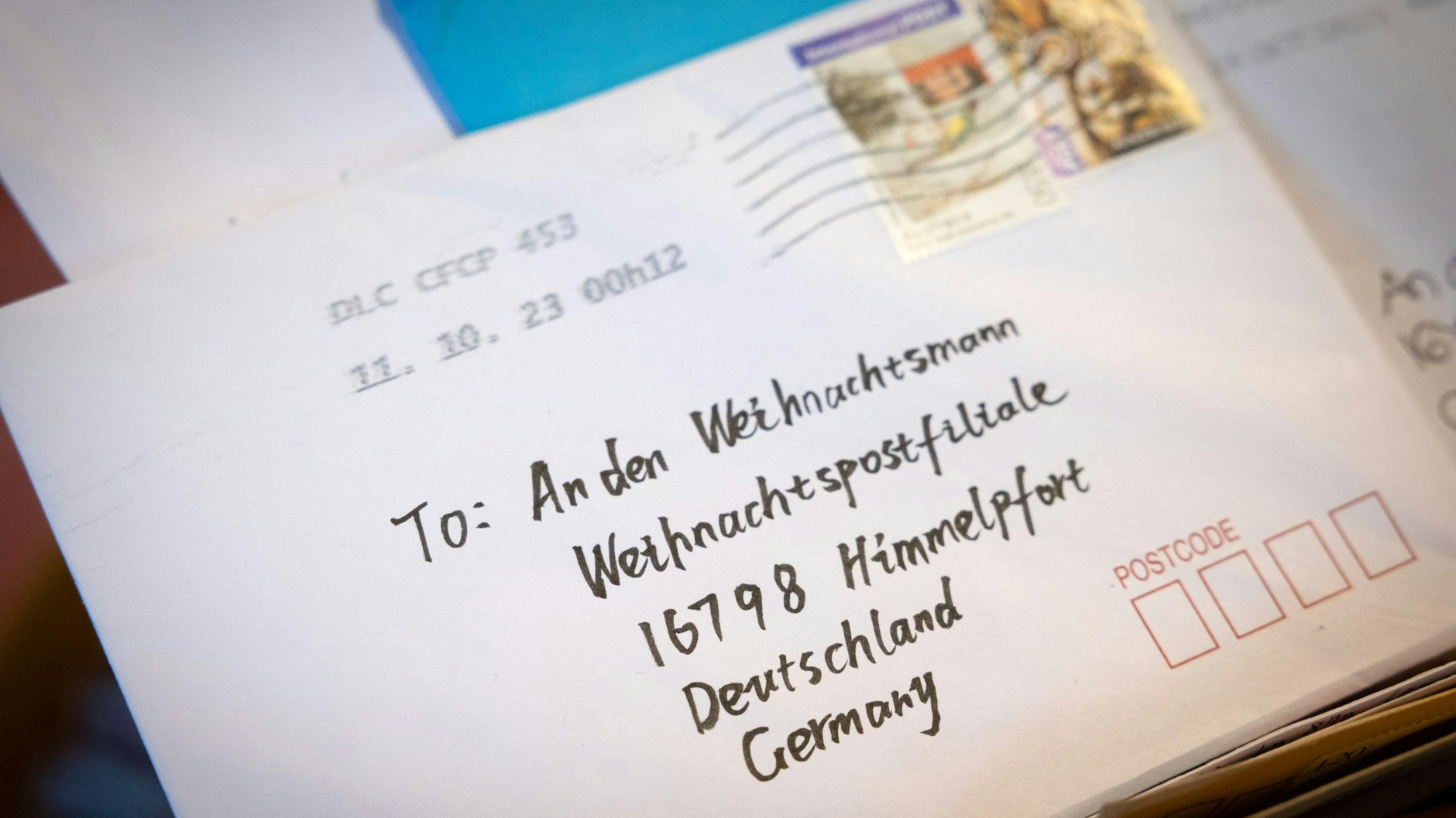 In Deutschlands größter Weihnachtspostfiliale im brandenburgischen Himmelpfort sind bereits rund 10.000 Wunschzettel an den Weihnachtsmann eingetroffen. Aus dem In- und Ausland.