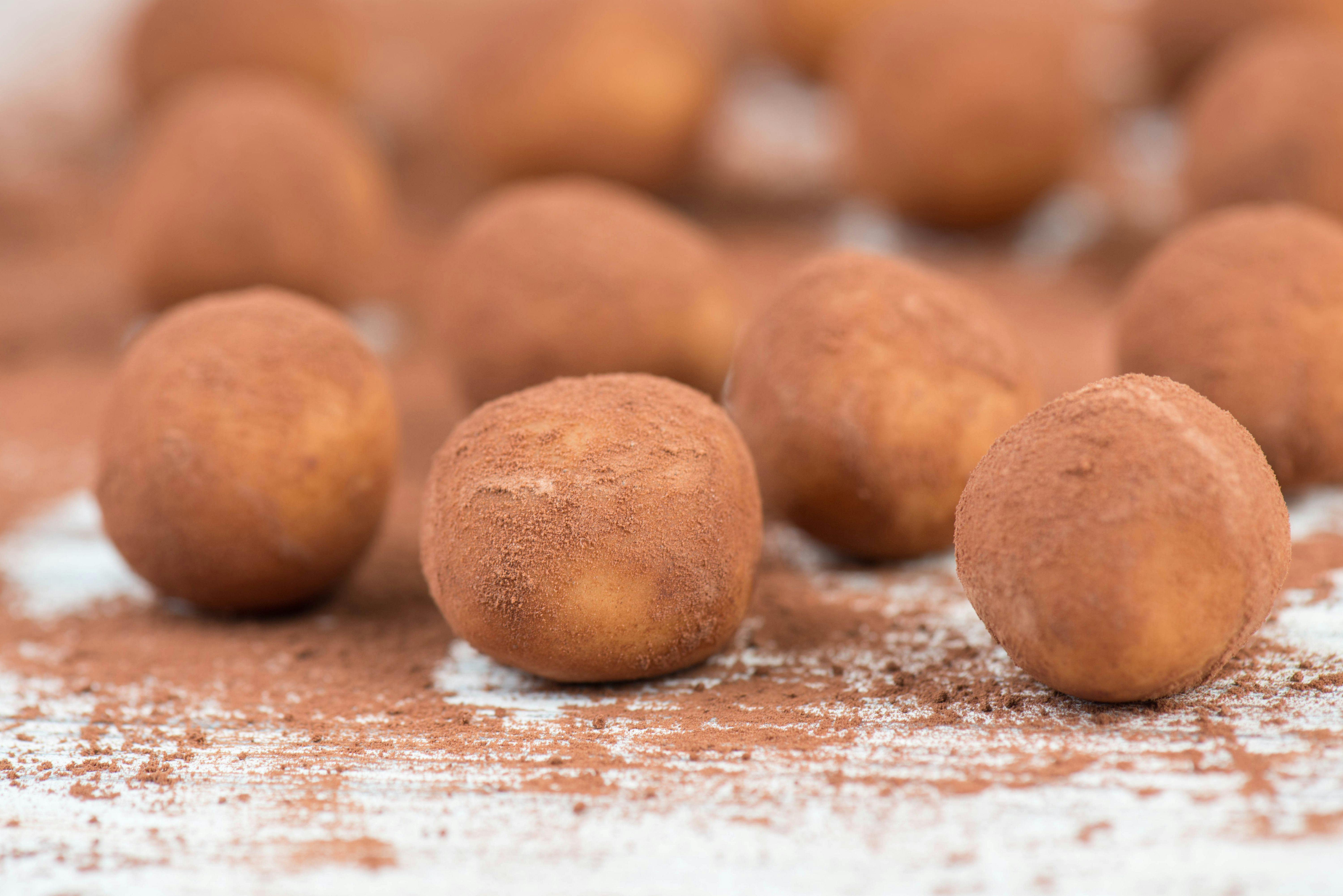 Nur drei Zutaten: Leckere Marzipankartoffeln einfach selber machen!