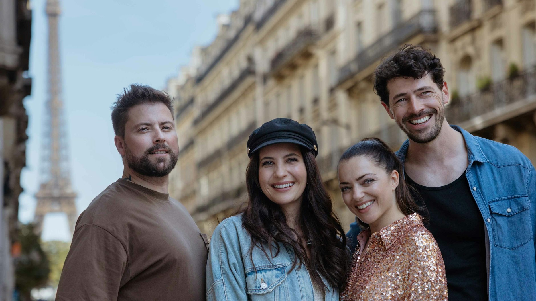 Das GZSZ-Special in Paris dreht sich um John, Laura, Emily und Sascha.