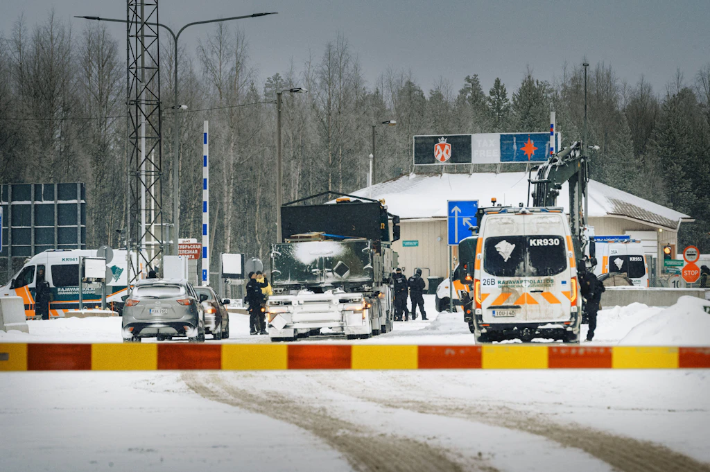 Grenzstreit eskaliert: Finnland wirft Russland Migranten-Schmuggel vor – Moskau reagiert