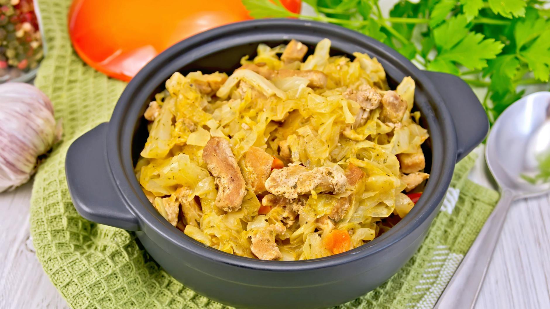 Das Rezept für Spitzkohl-Pfanne ist ein Muss in den kalten Monaten.