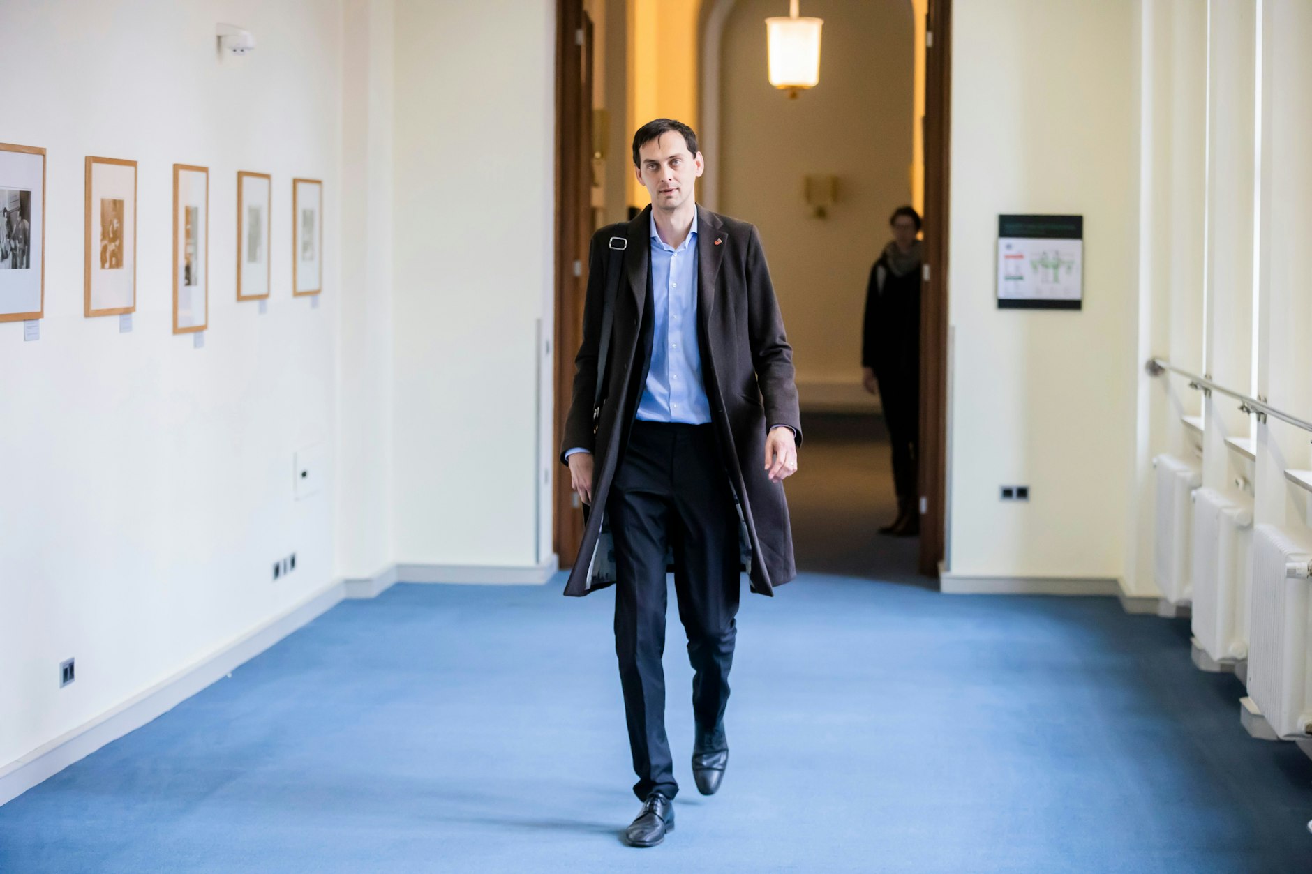 Martin Hikel (SPD), Bezirksbürgermeister von Berlin-Neukölln, in der Anne-Frank-Schule in Altglienicke am 9. November.