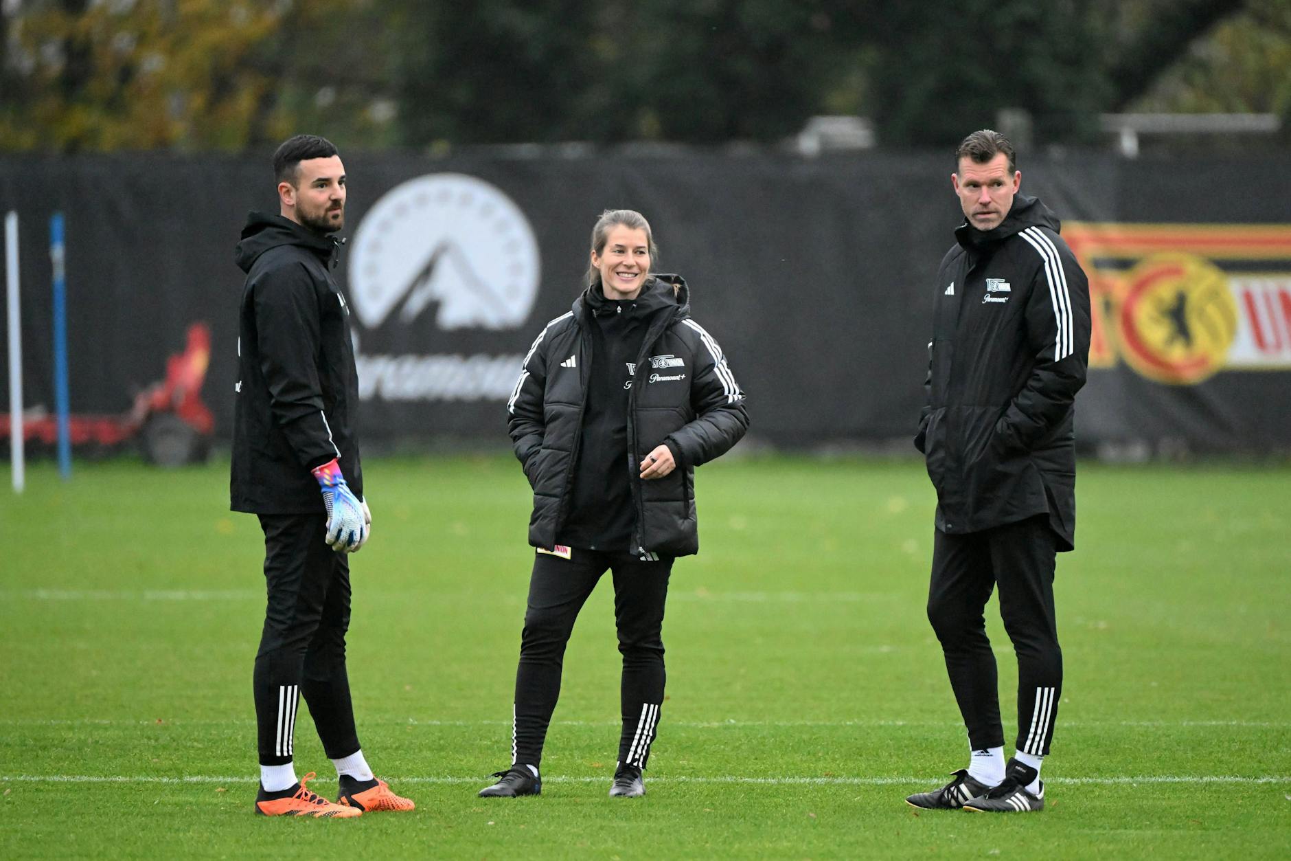 Nach dem Aus von Urs Fischer geben U19-Trainer Marco Grote (r.) und Co-Trainerin Marie-Louise Eta derzeit bei den Profis des 1. FC Union den Ton an.