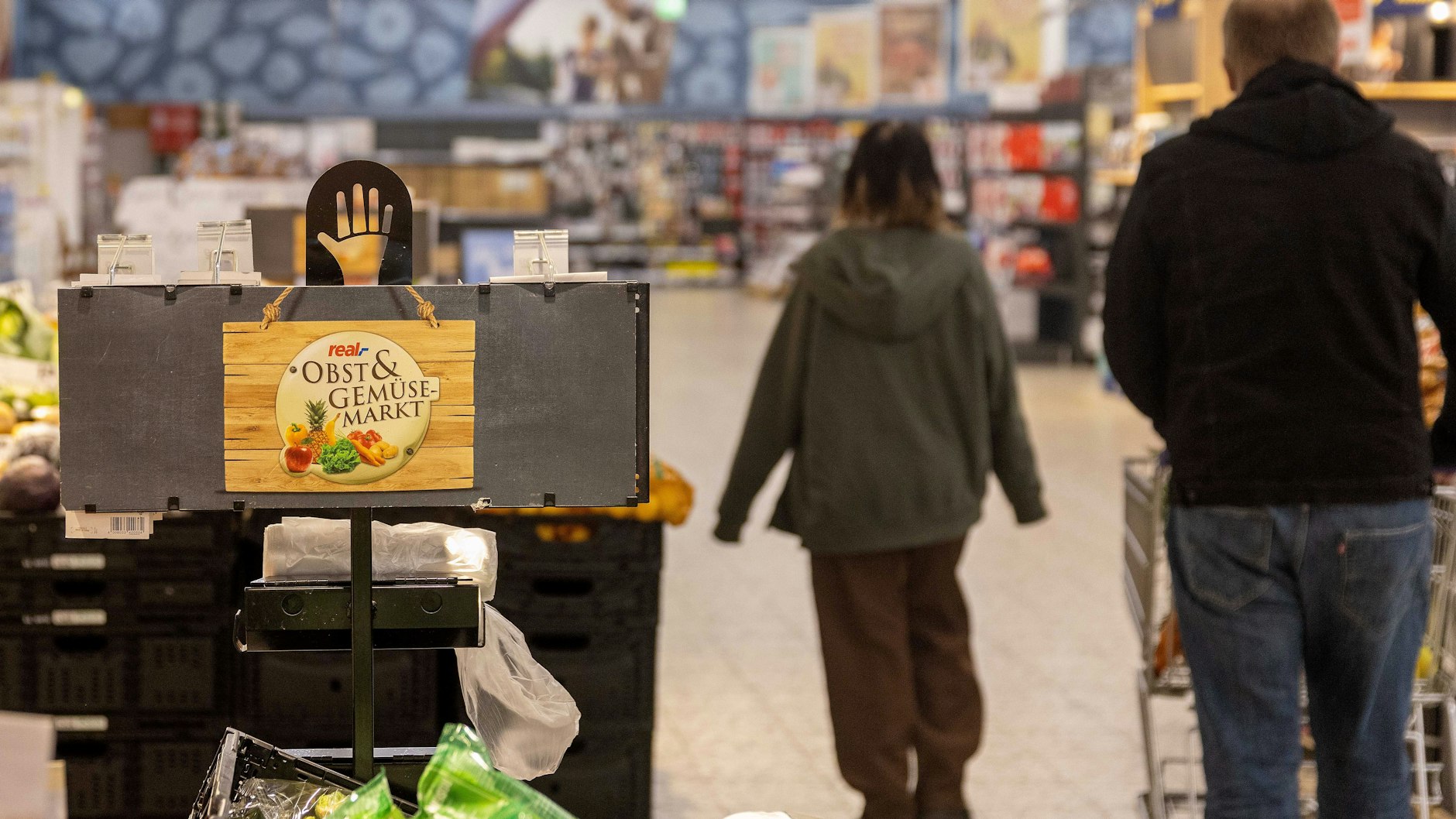 Blick in einen Real-Supermarkt