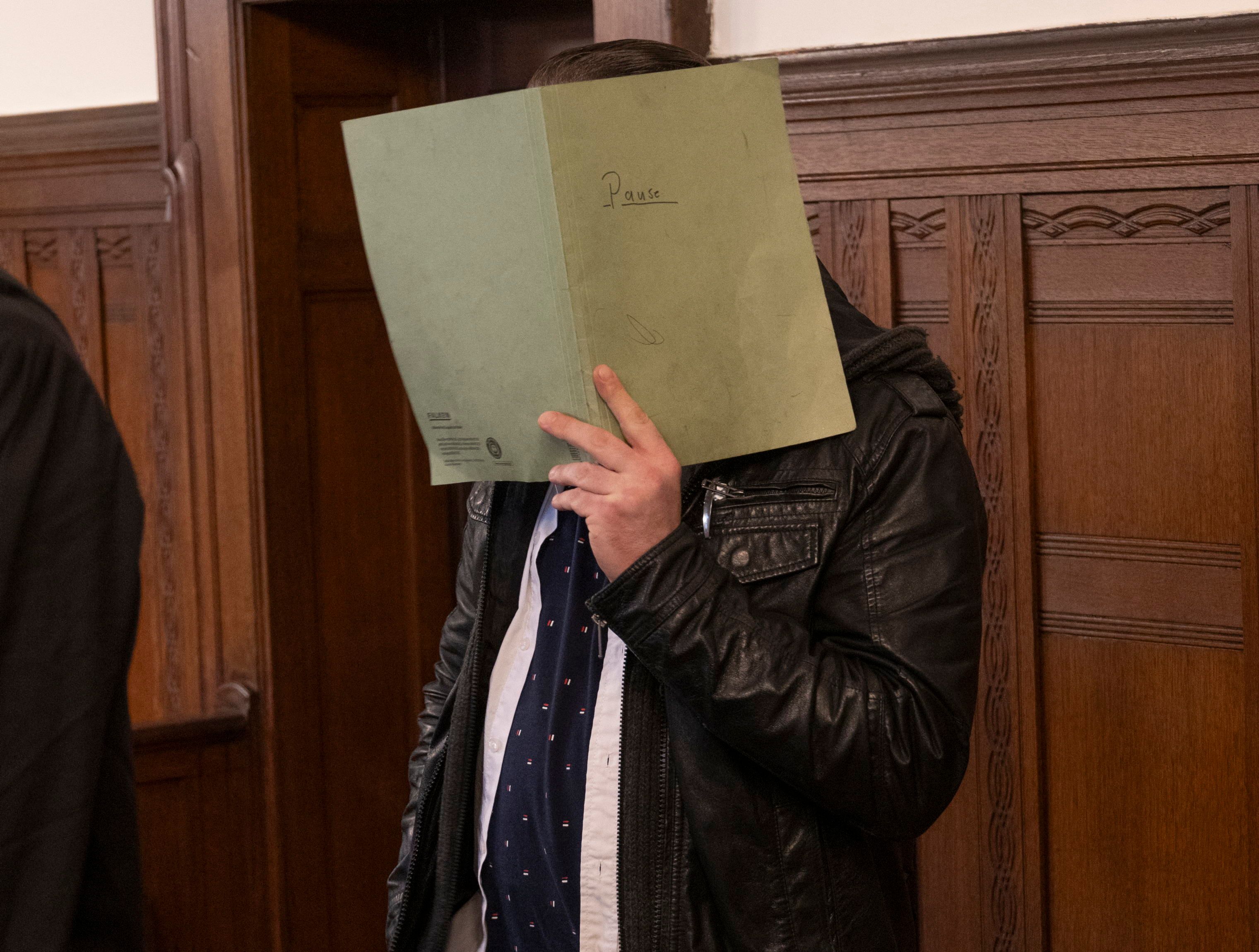 Mordversuch! E-Scooter-Hasser wirft Roller in den Fließverkehr