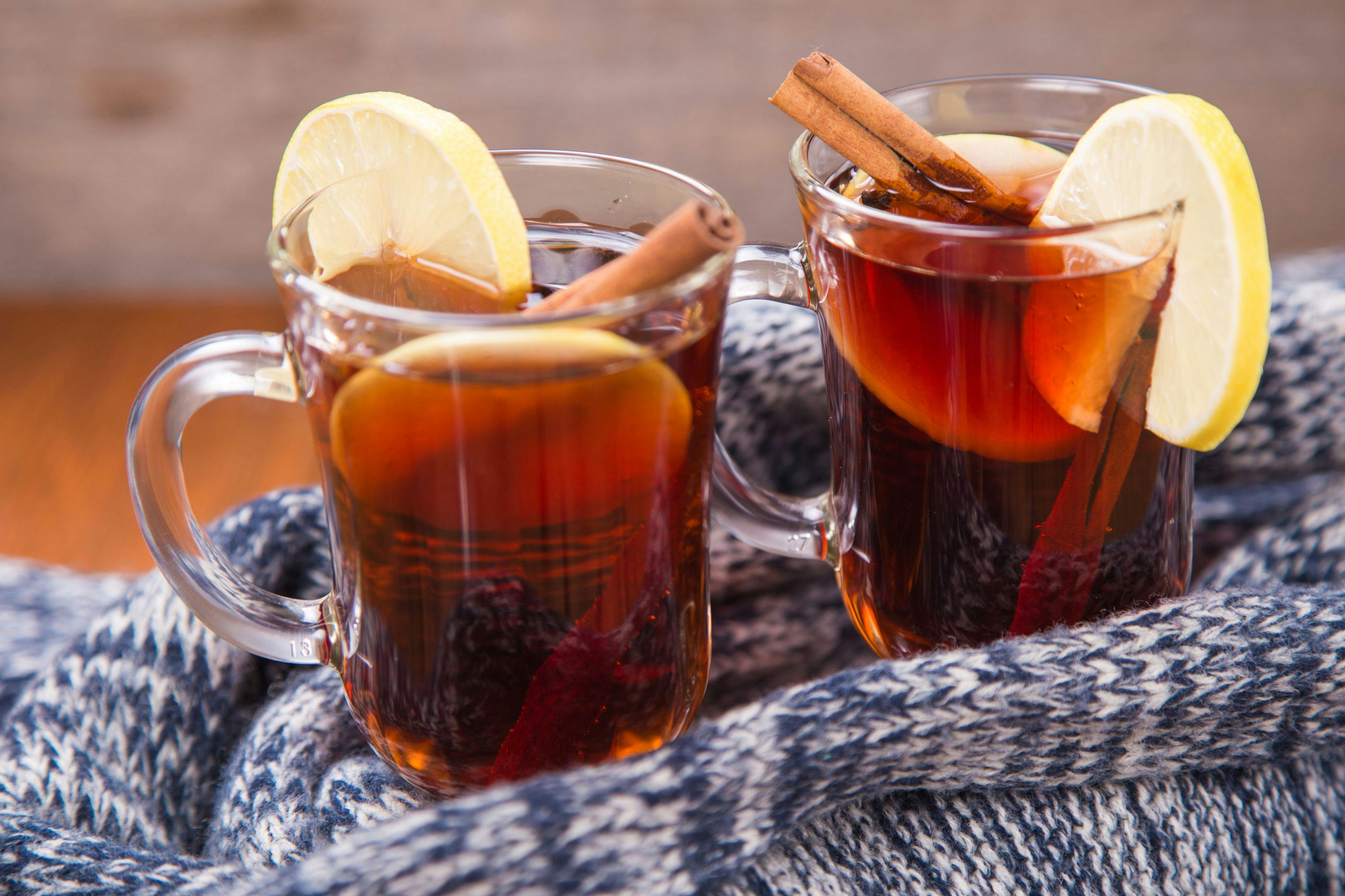 Grog, Tote Tante und Co.! Schnelle Rezepte für heiße Drinks an kalten Tagen Grog, Tote Tante und Co.! Schnelle Rezepte für heiße Drinks an kalten Tagen