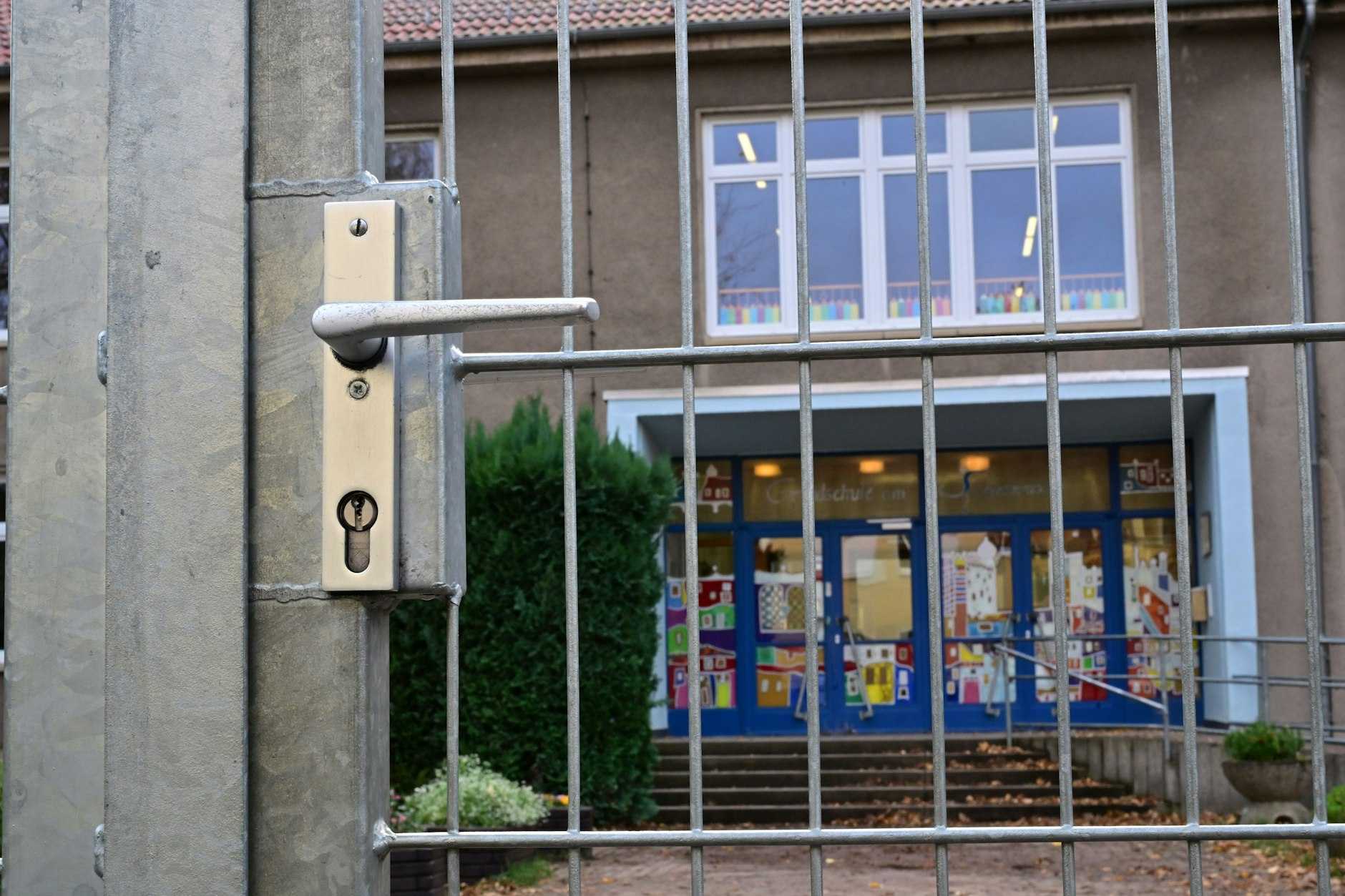 Bundesweite Serie von Bombendrohungen: Mehrere Verdächtige ermittelt