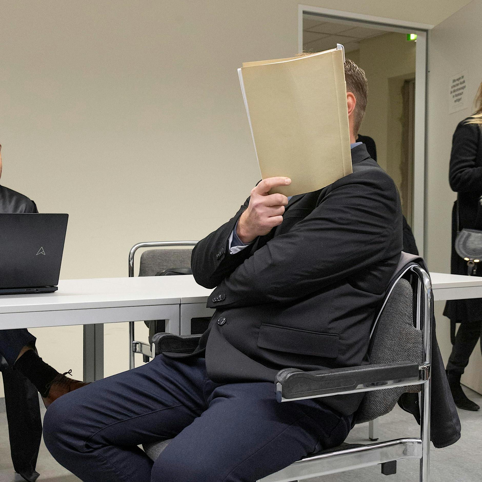 Prozess in Berlin: Polizeibeamter fährt Radfahrer um – „Ich dachte, da dreht jemand wirklich durch“