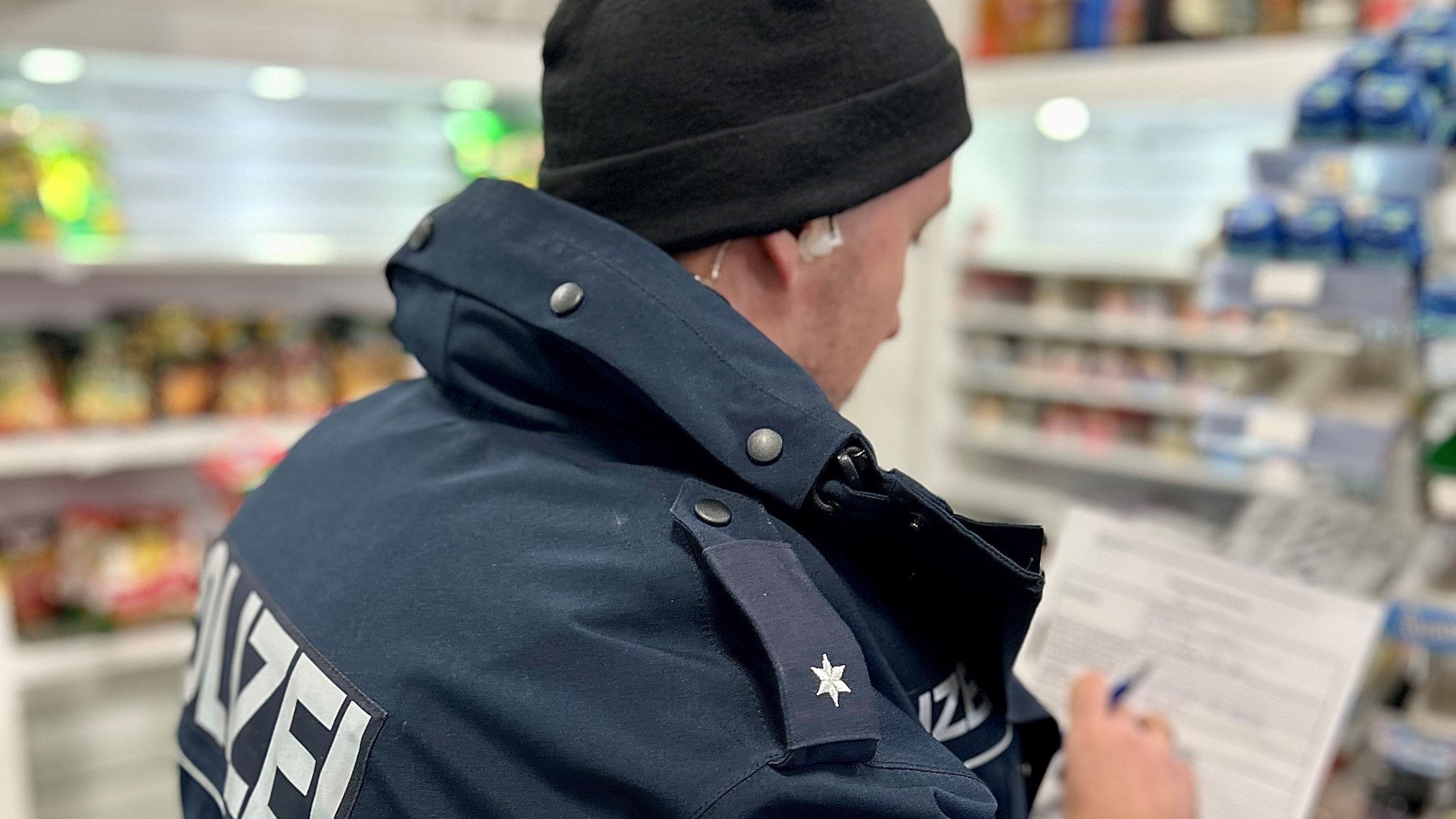 Razzia in Bars in Berlin-Wedding: Polizei findet Geld und Drogen, eine Verhaftung