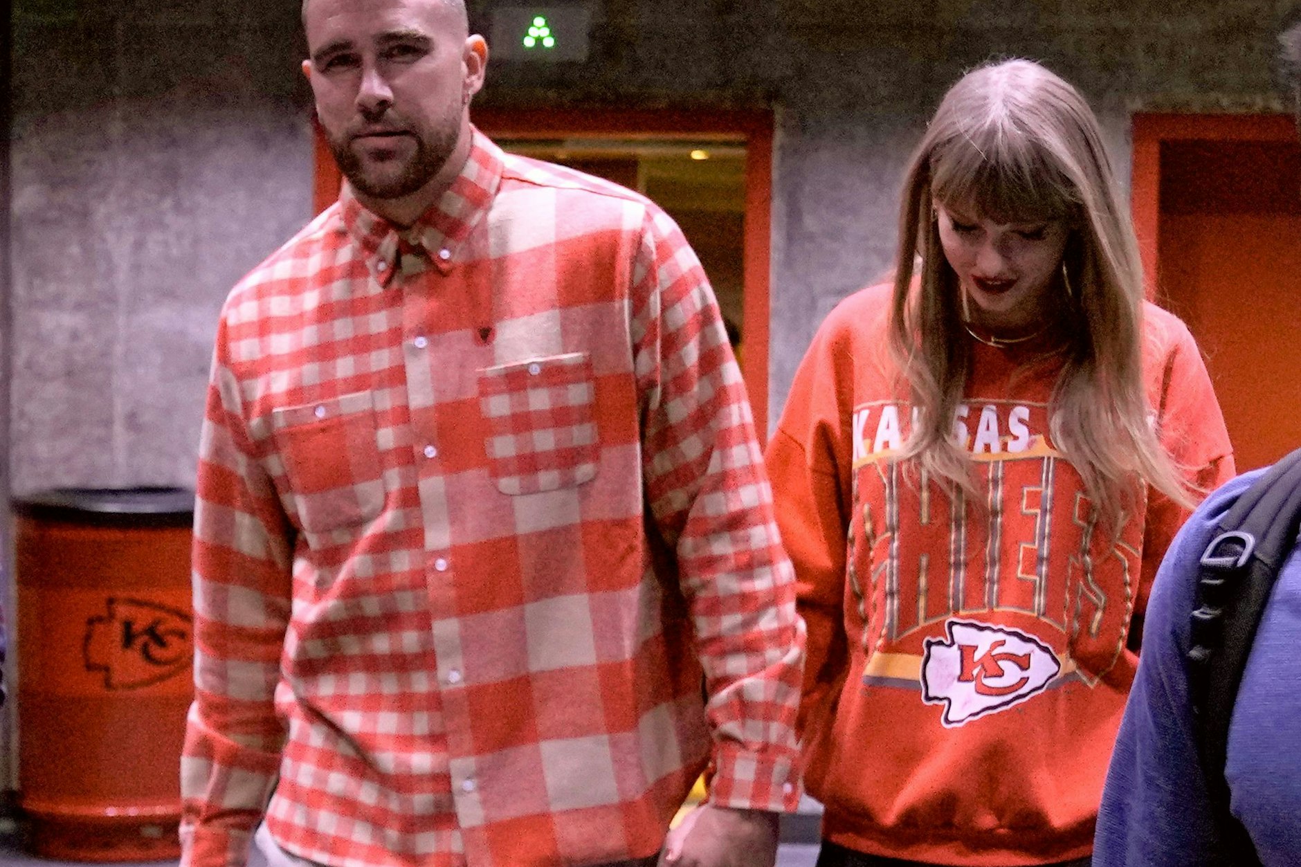 Es gibt kaum Fotos von Travis Kelce und Taylor Swift gemeinsam. Hier sieht man sie Ende Oktober in Kansas City. 