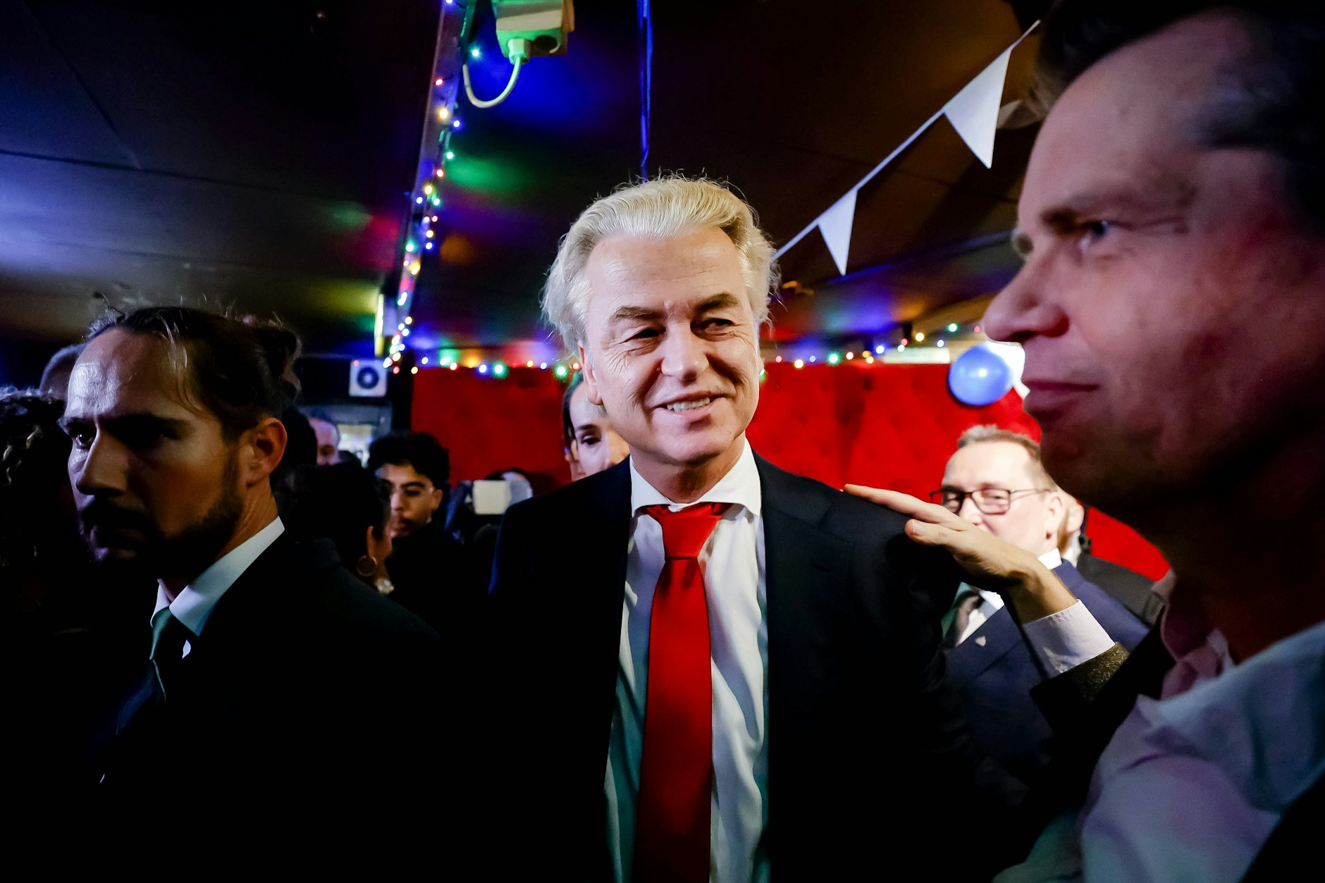 Der Rechtspopulist Geert Wilders ist nach einer Prognose der Gewinner der niederländischen Parlamentswahl - und will jetzt Ministerpräsident werden. 