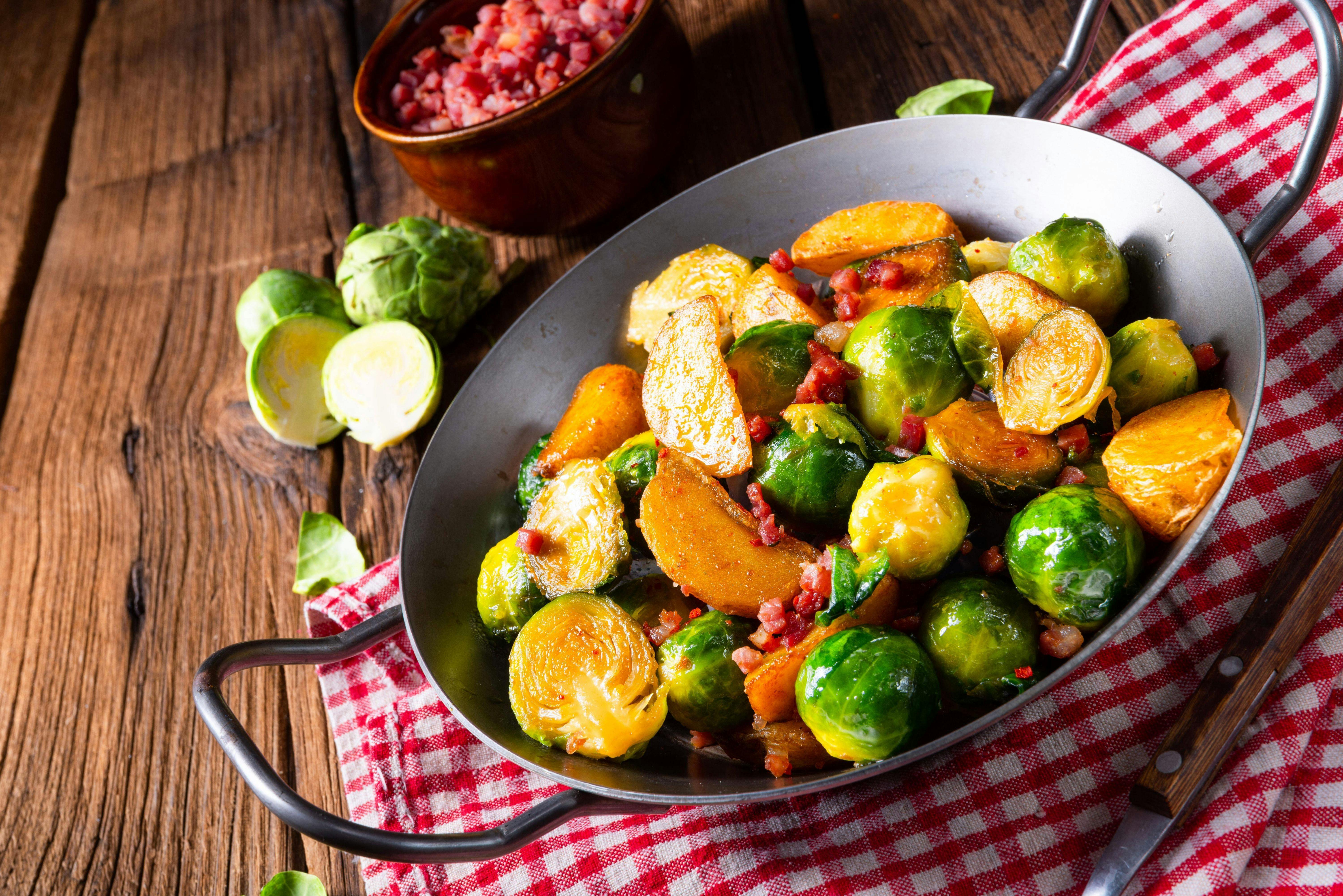 Geniales Rezept für Hähnchenbrust mit Speck-Rosenkohl: Perfekt fürs ...
