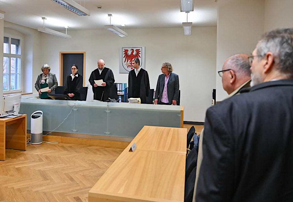 Richter vom Verwaltungsgericht bei der Verhandlung zum Klageverfahren der Haasenburg GmbH.