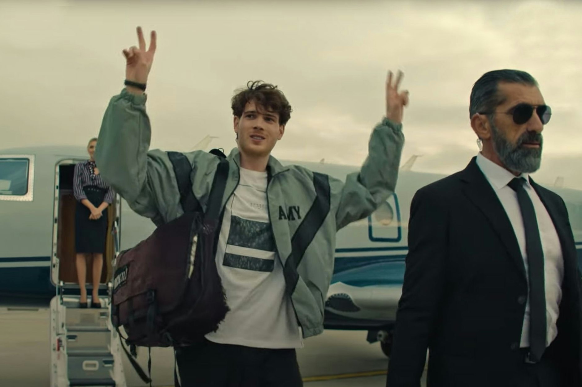 Plötzlich Billionär: Der Fahrradkurier John Fontanelli (Philip Froissant) wird mit einem Schlag zum reichsten Mensch der Welt.