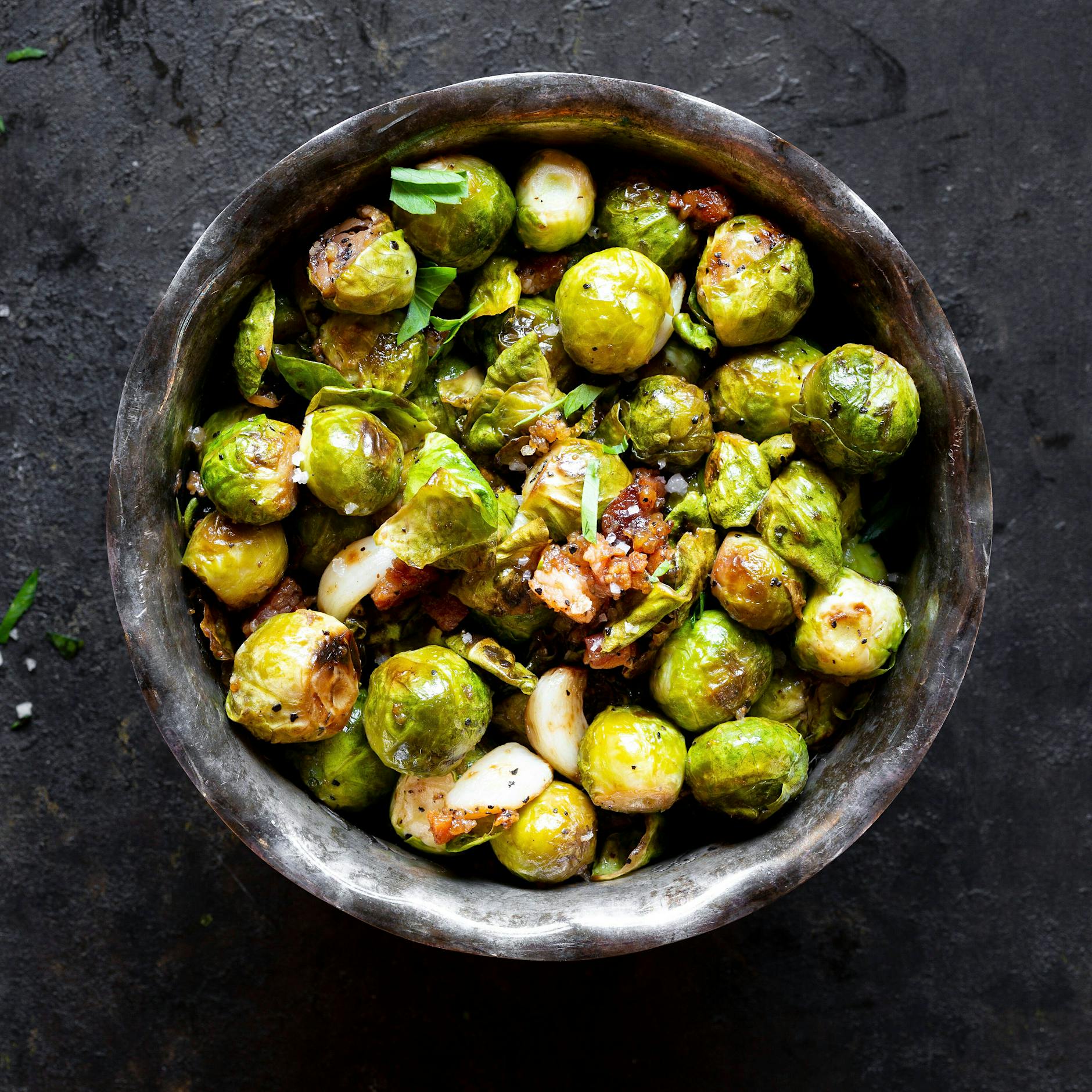 Geniales Rezept für karamellisierten Rosenkohl mit Walnüssen: Saulecker und gesund