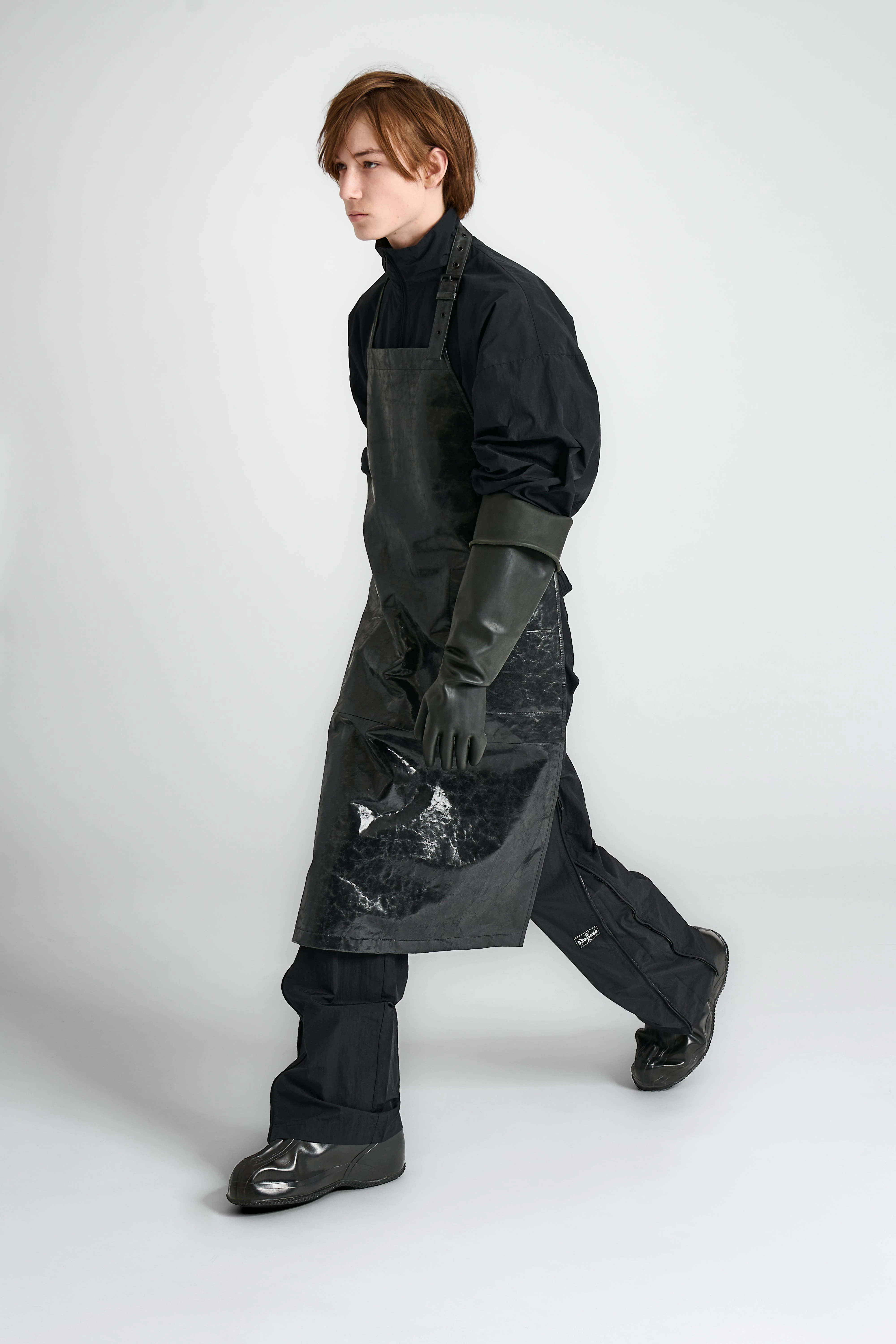 032c-Schürzenlook in Schwarz