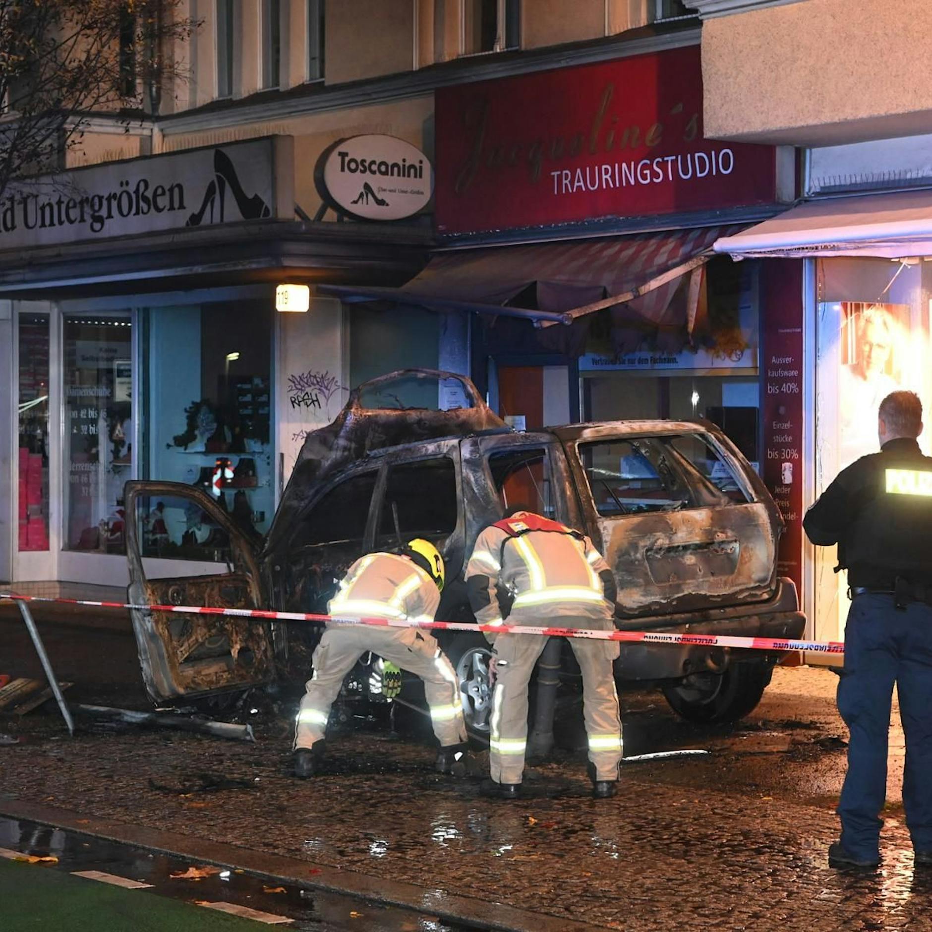 SUV rast in Juwelier: Spektakulärer Einbruch in Steglitz