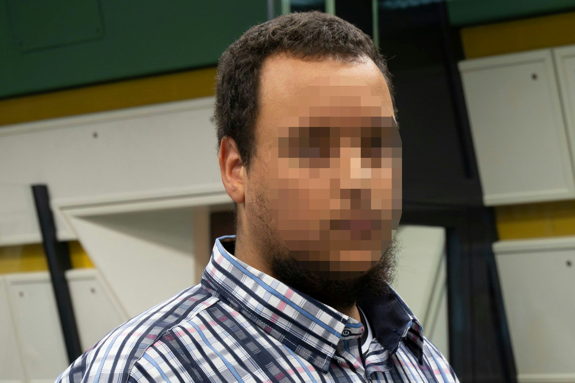 Der Pyro-Verkäufer aus Berlin-Pankow steht seit Donnerstag vor Gericht.