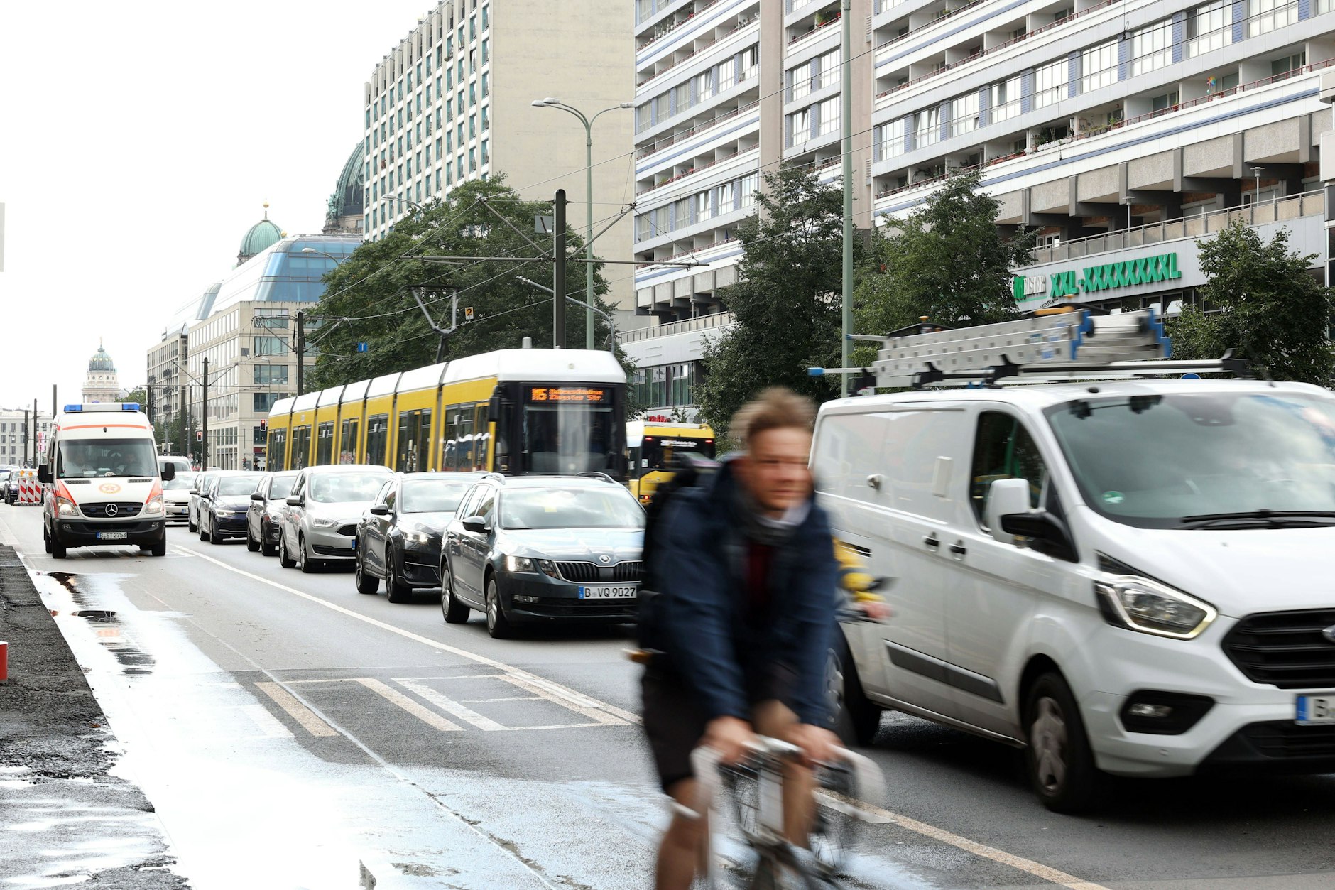 Vor allem am Samstag besteht in Berlin in vielen Teilen der Stadt Stau-Gefahr. Grund sind etliche Demos und auch ein paar Baustellen.