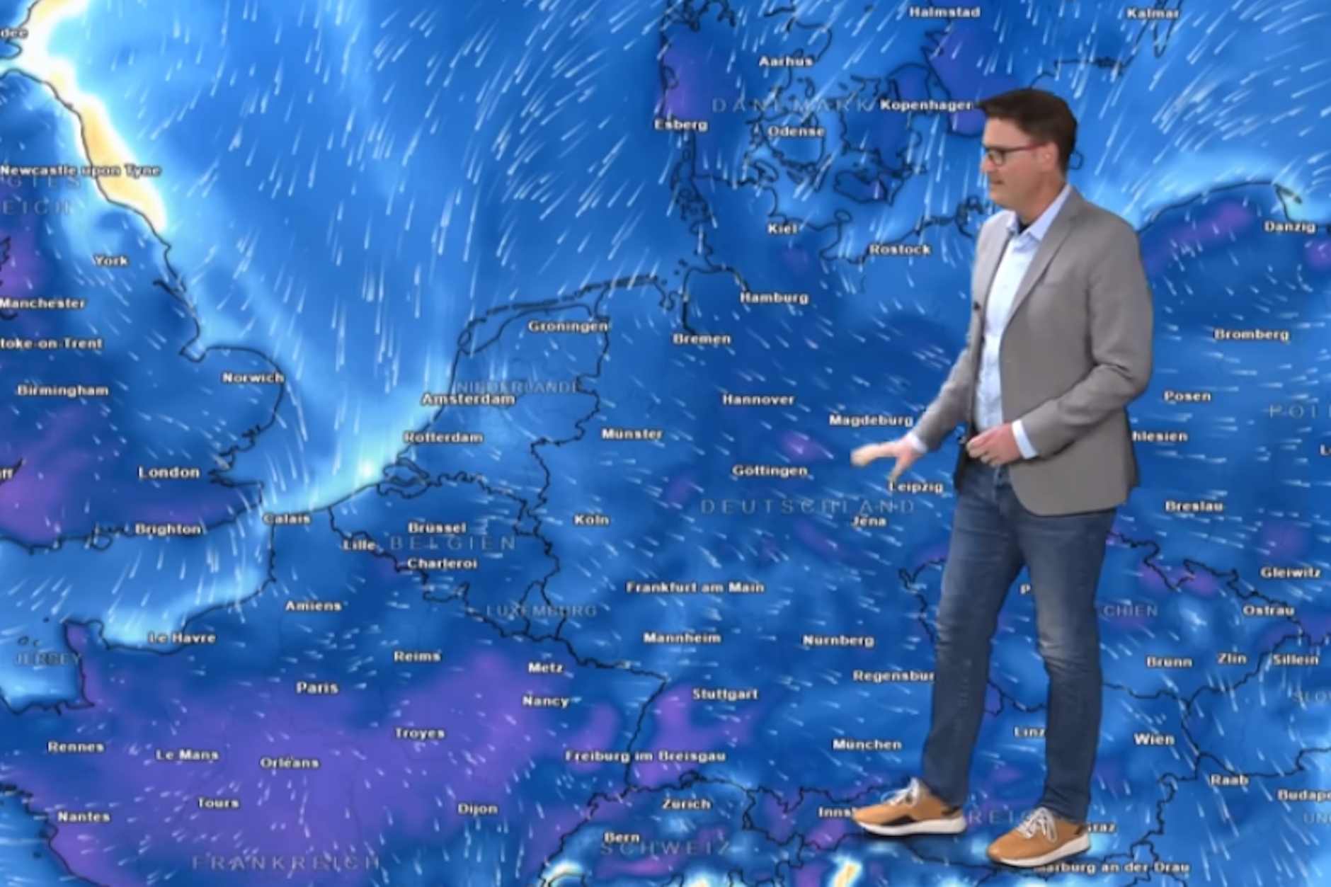 Das Wetter schalte den Winter-Turbo an, verspricht der Experte Dominik Jung mit Blick auf die Wetter-Karte.