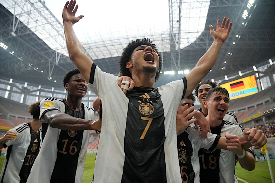 Paris Brunner (M.) brachte Deutschlands U17 gegen Spanien auf die Siegerstraße. 
