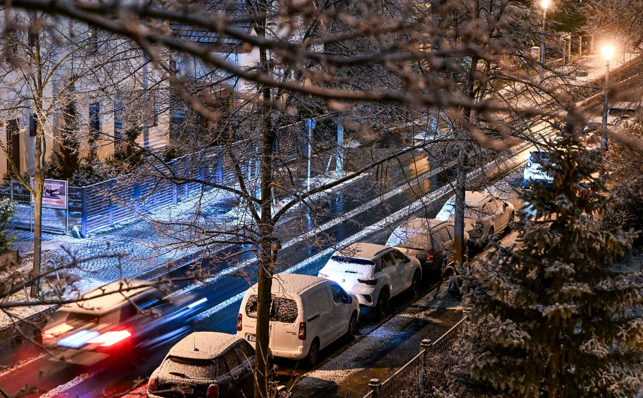 Erstes Schnee-Wochenende: Vom Winterzauber und den Unfällen